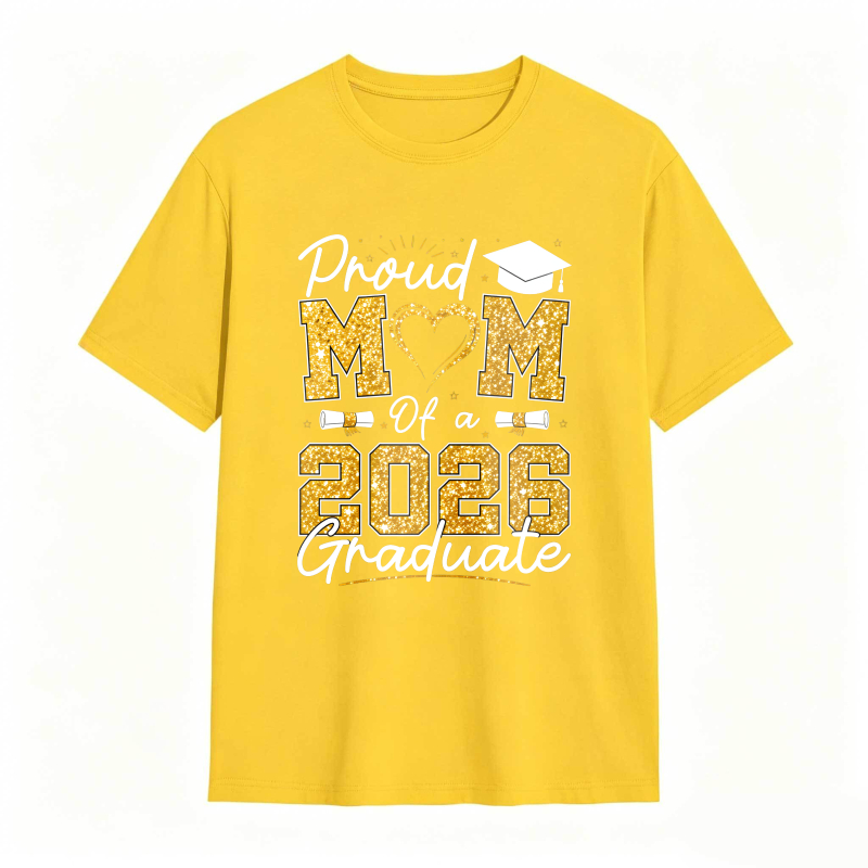 Dorawear™ Proud Mom Of A 2026 Graduate With Graduation Cap And Heart Design Unisex Classic T-shirt