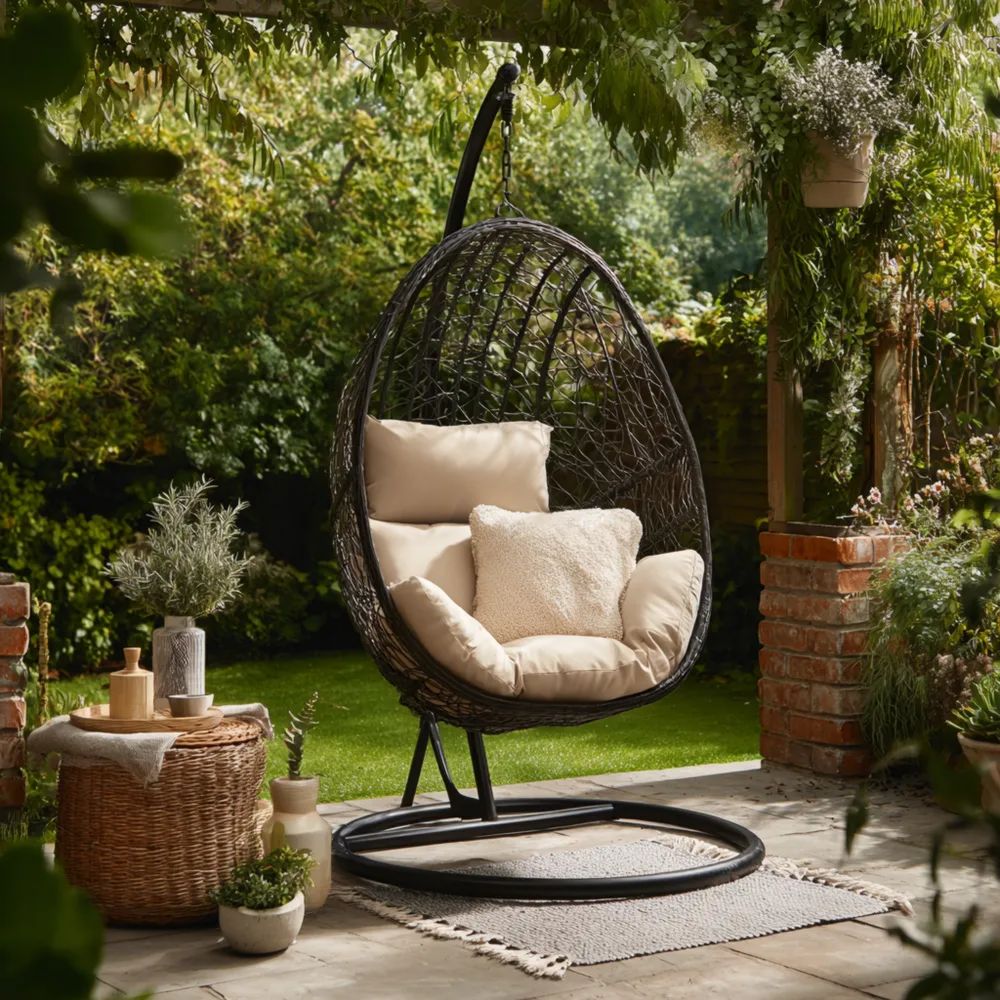 Chaise suspendue en rotin synthétique 95x105x195 cm avec coussin - Noir/Beige - Design moderne