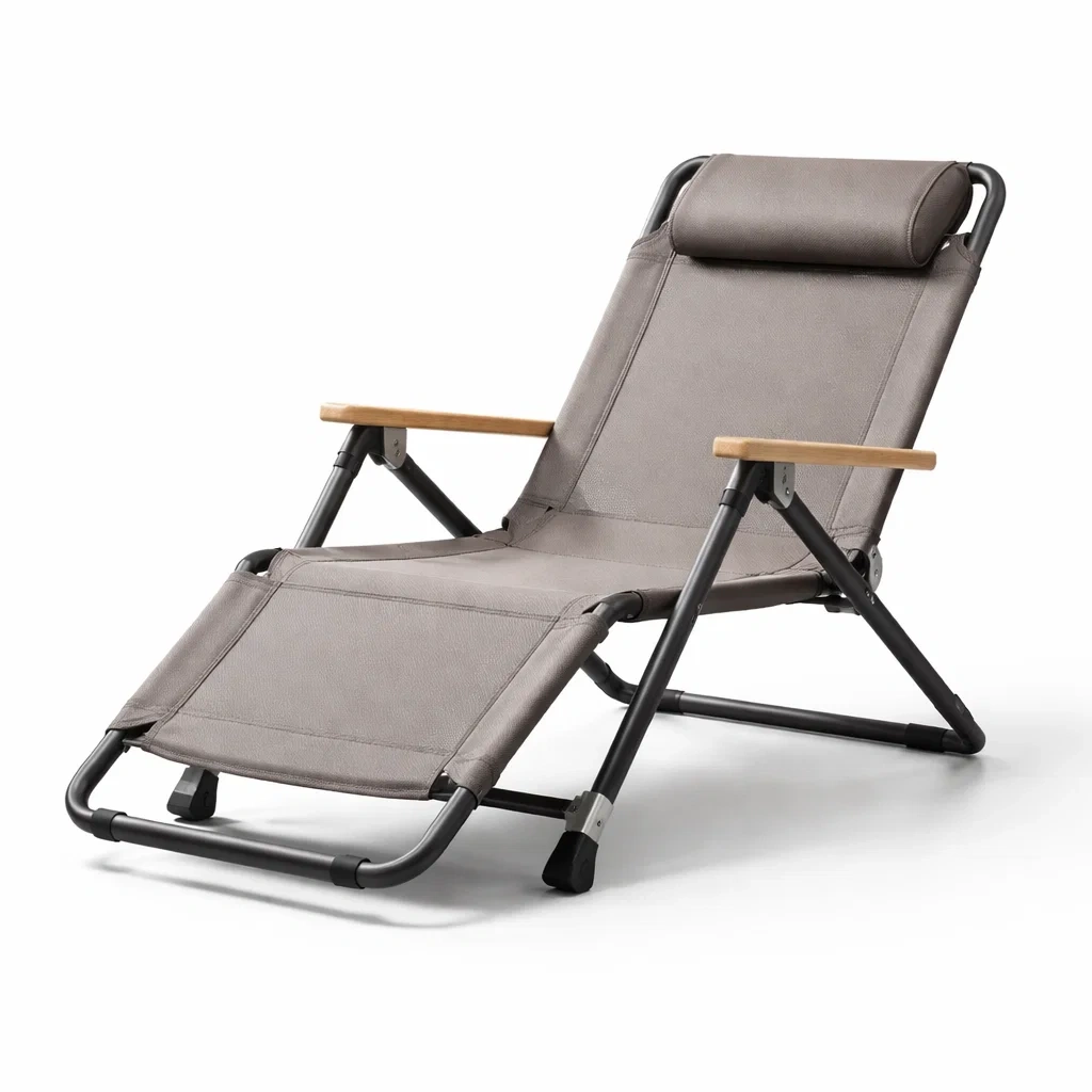 Sdraio in acciaio e poliestere con braccioli in legno-cozychicretreat