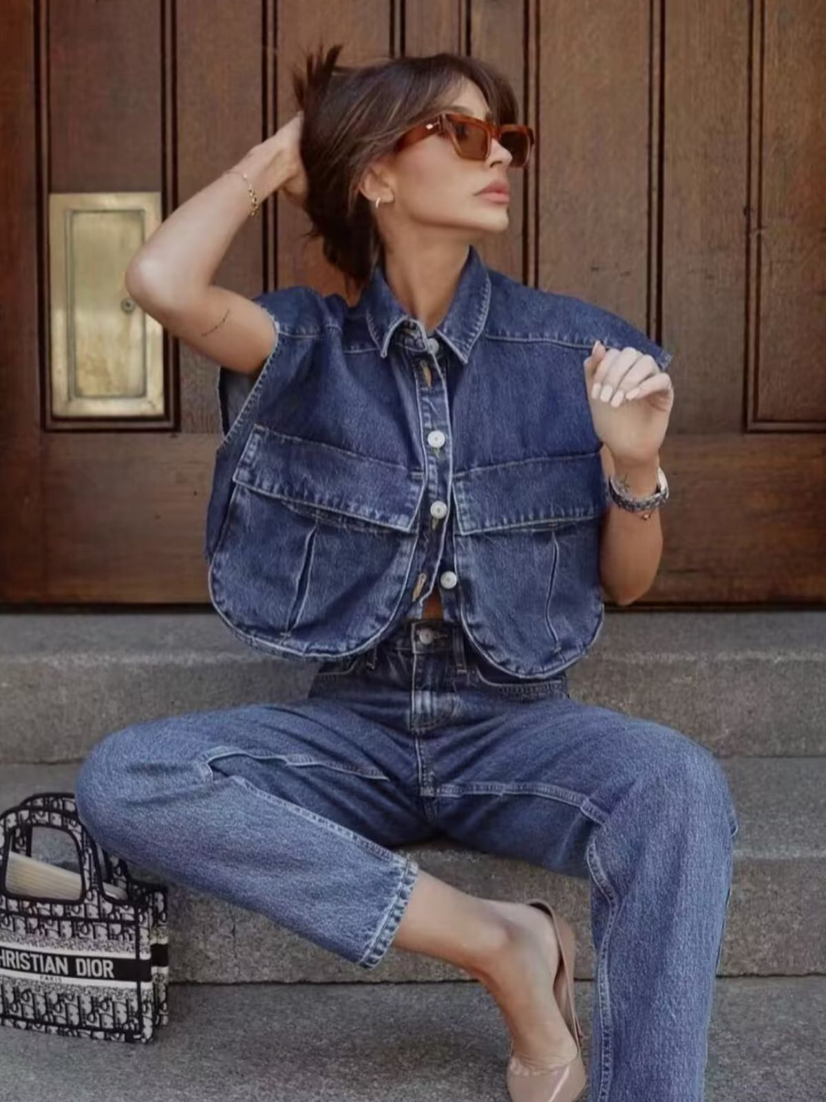 Sleeveless short shirt