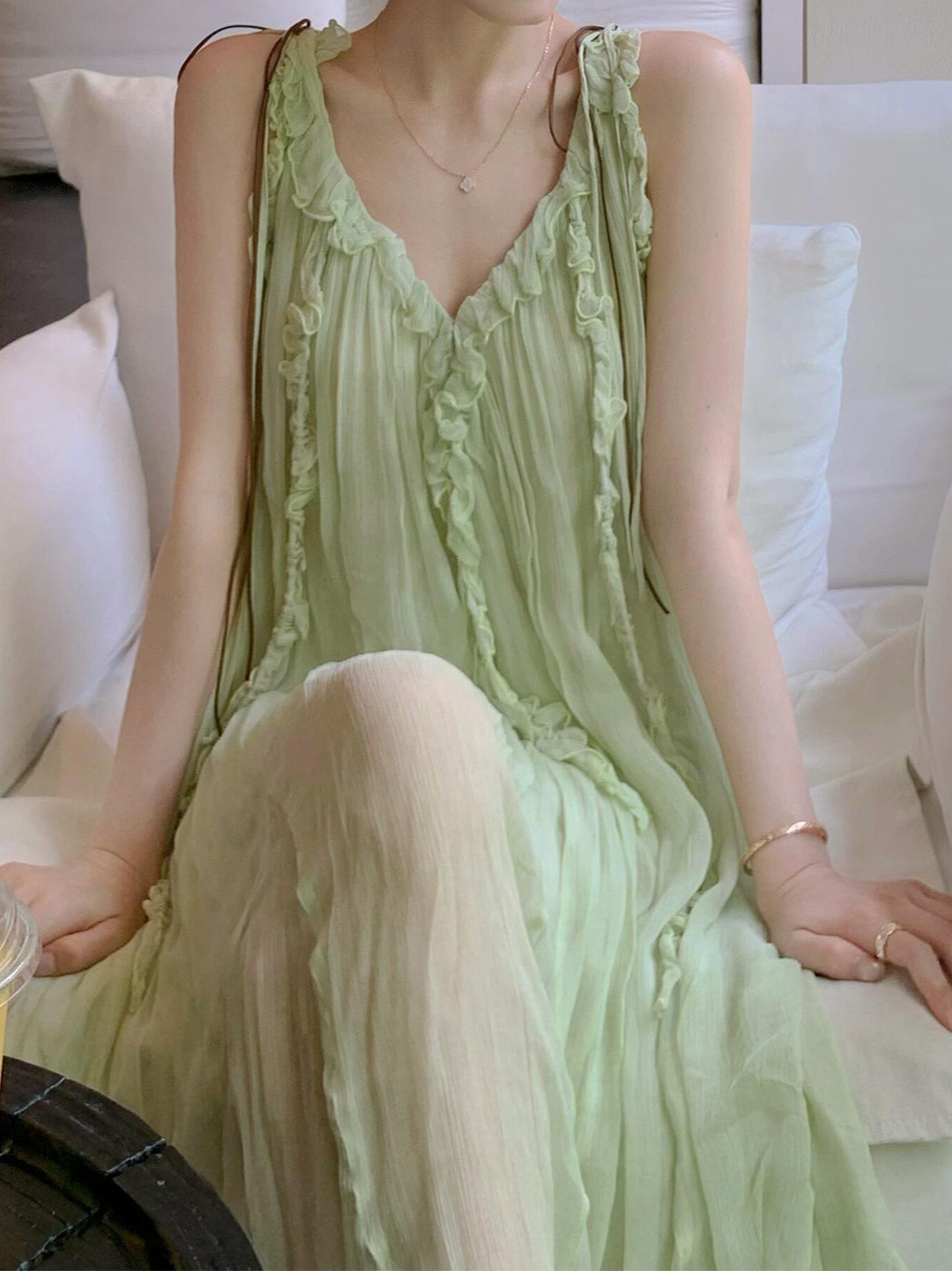 V neck pretty dress