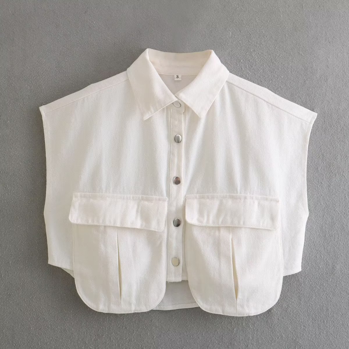 Sleeveless short shirt