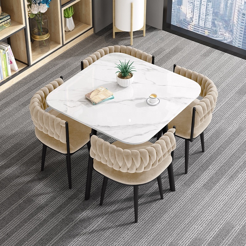 Juego de mesa y sillas de comedor de lujo, ligero y personalizado, con losa de roca cuadrada, para comedor de apartamentos pequeños.