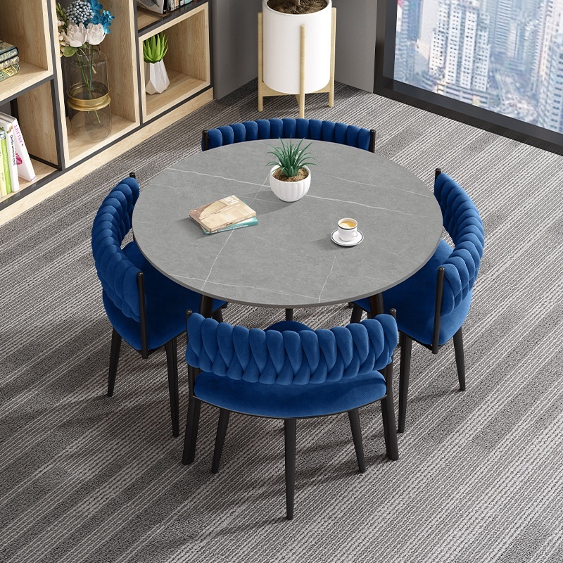 Juego de mesa y sillas de comedor de lujo, ligero y personalizado, con losa de roca cuadrada, para comedor de apartamentos pequeños.