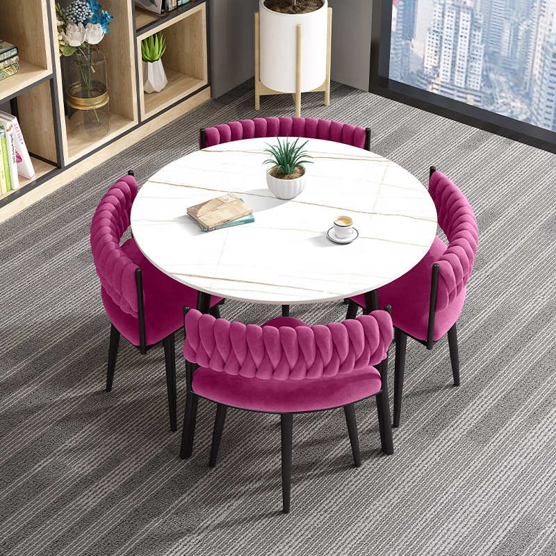 Juego de mesa y sillas de comedor de lujo, ligero y personalizado, con losa de roca cuadrada, para comedor de apartamentos pequeños.