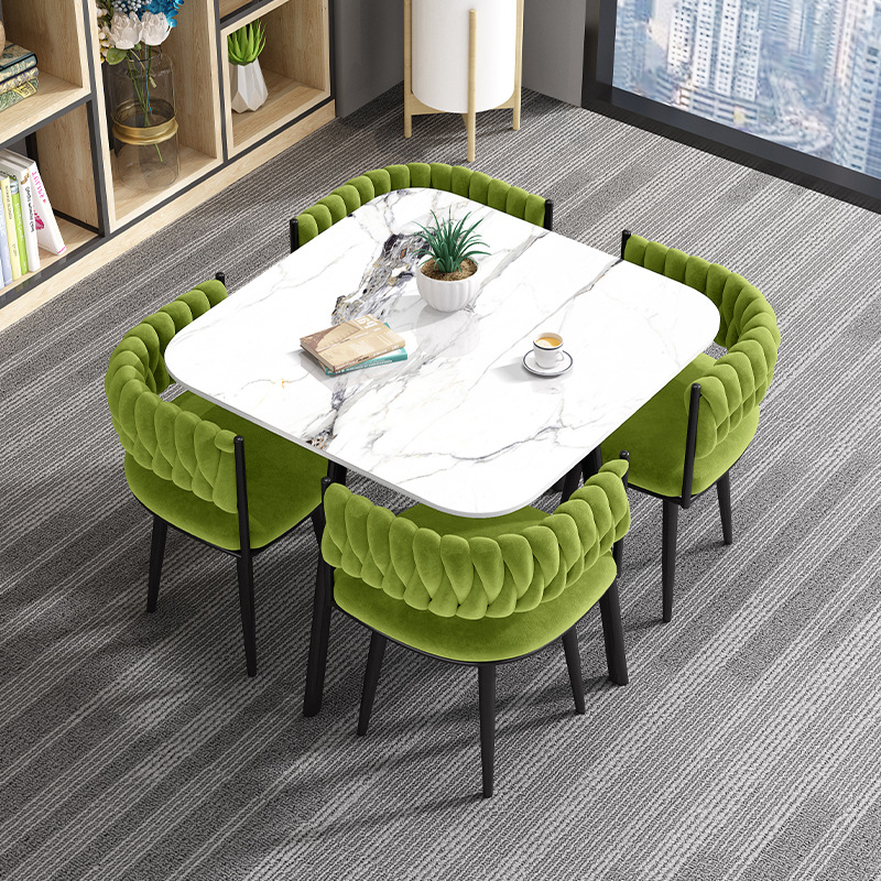 Juego de mesa y sillas de comedor de lujo, ligero y personalizado, con losa de roca cuadrada, para comedor de apartamentos pequeños.