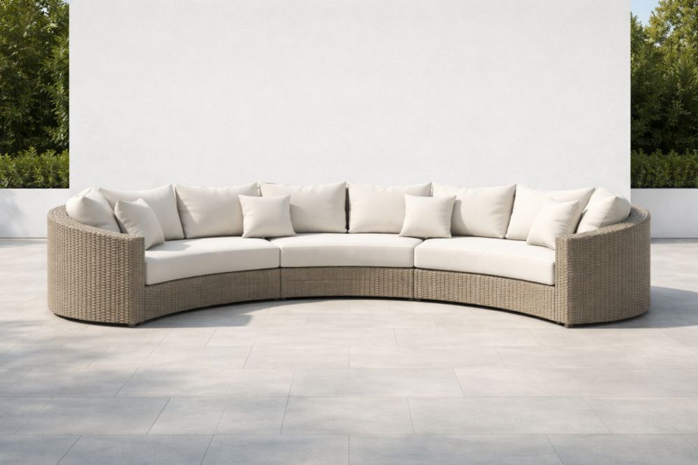 Divano Modulare Curvo in Rattan Sintetico con Cuscini Bianchi