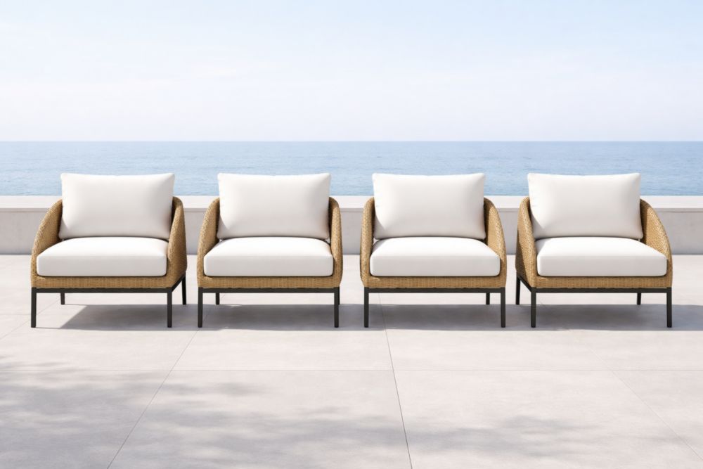 Set di 4 Poltrone da Esterno in Rattan con Cuscini in Tessuto Bianco