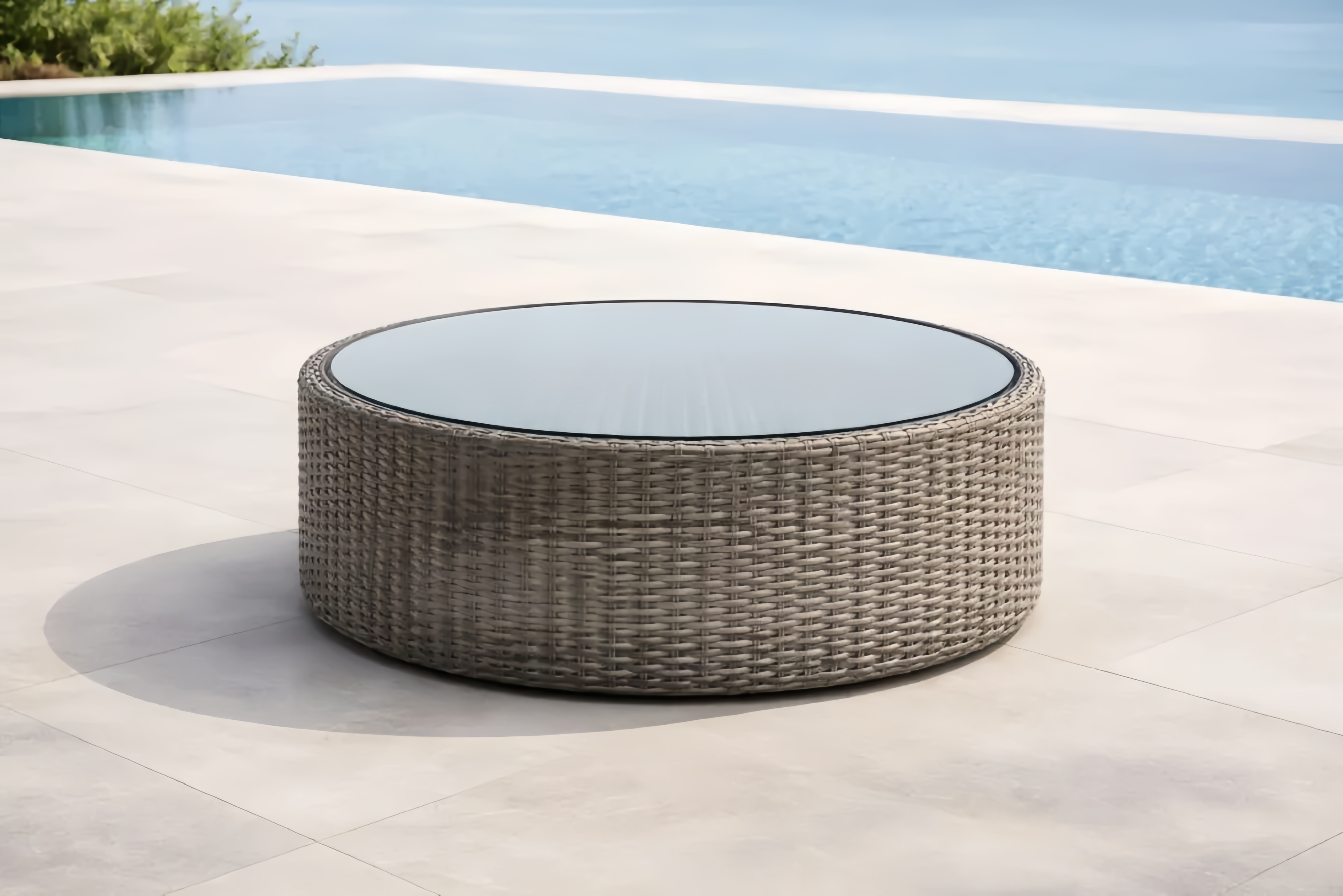 Tavolino rotondo in rattan e vetro temperato grigio