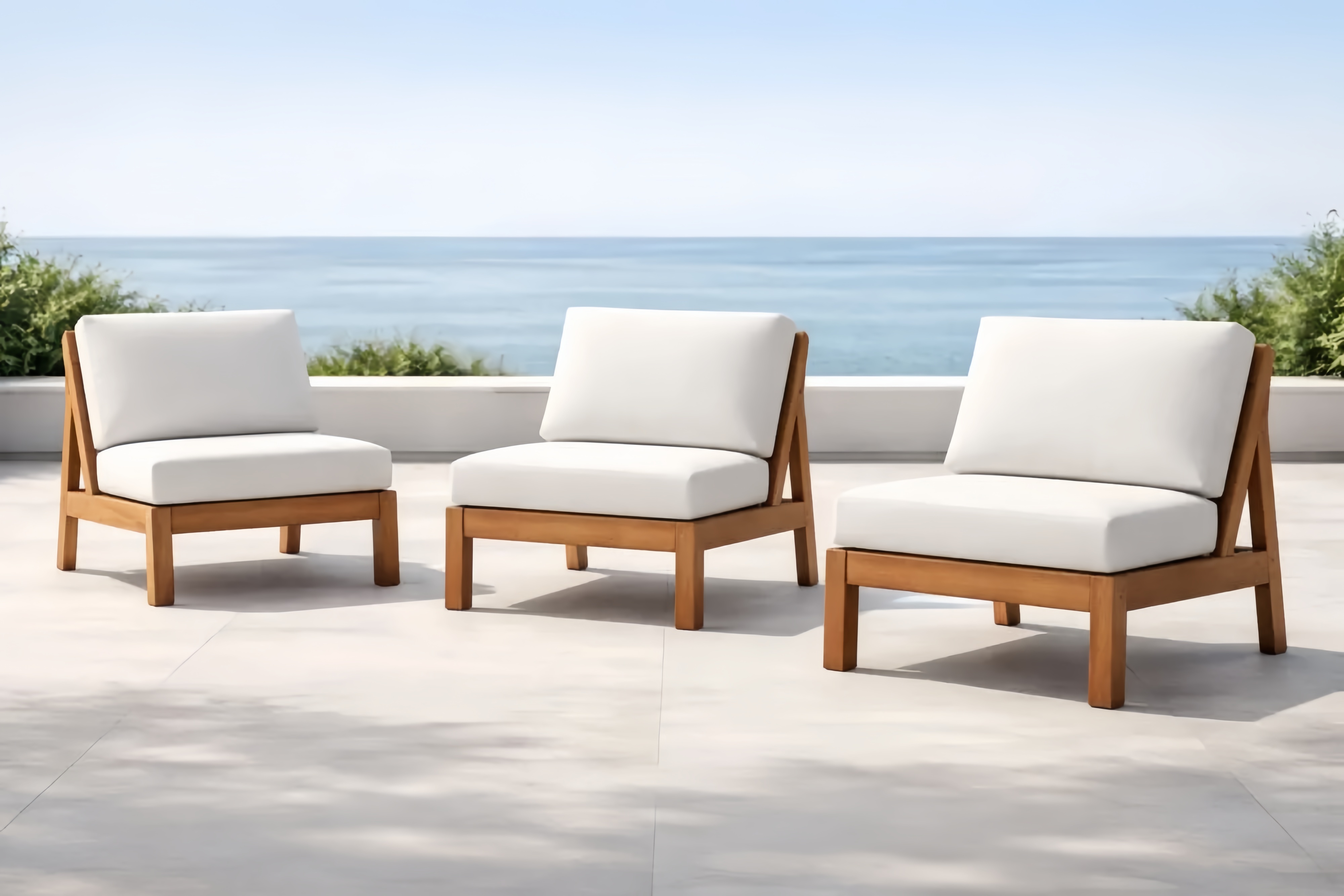 Set di Sedie da Esterno in Legno con Cuscini in Tessuto Bianco