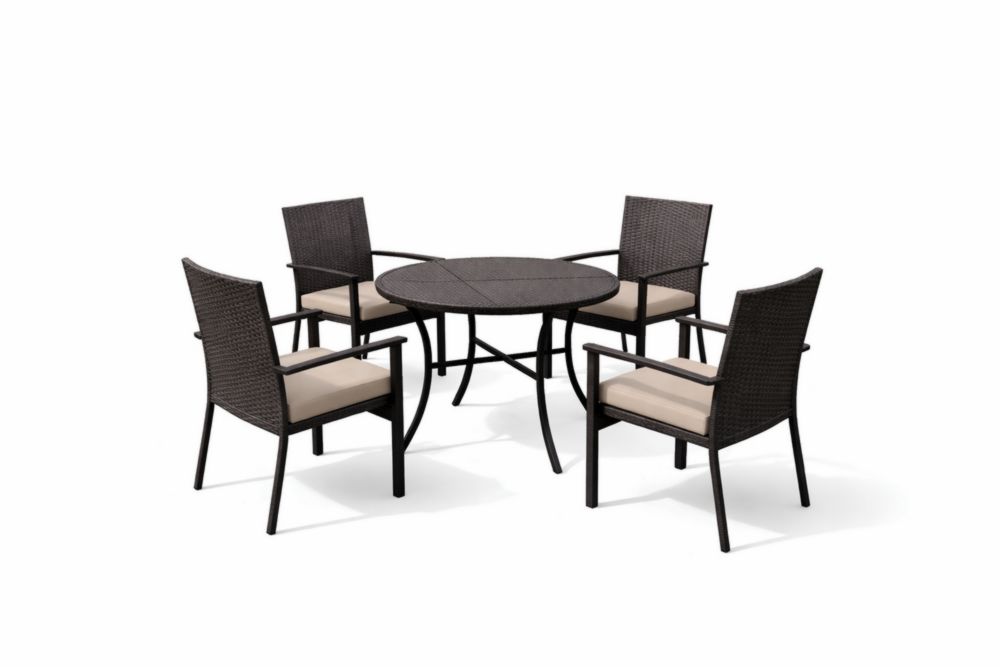 Set tavolo e sedie in acciaio e rattan sintetico con cuscini in poliestere