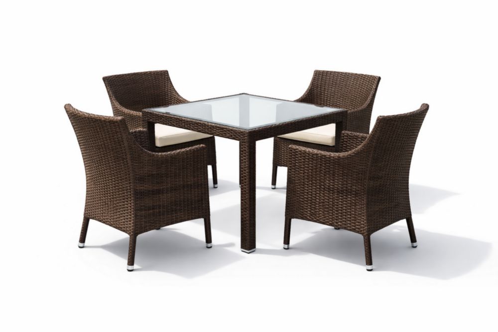 Set da Giardino da Pranzo con Tavolo e Sedie in Rattan Marrone e Piano in Vetro Temperato