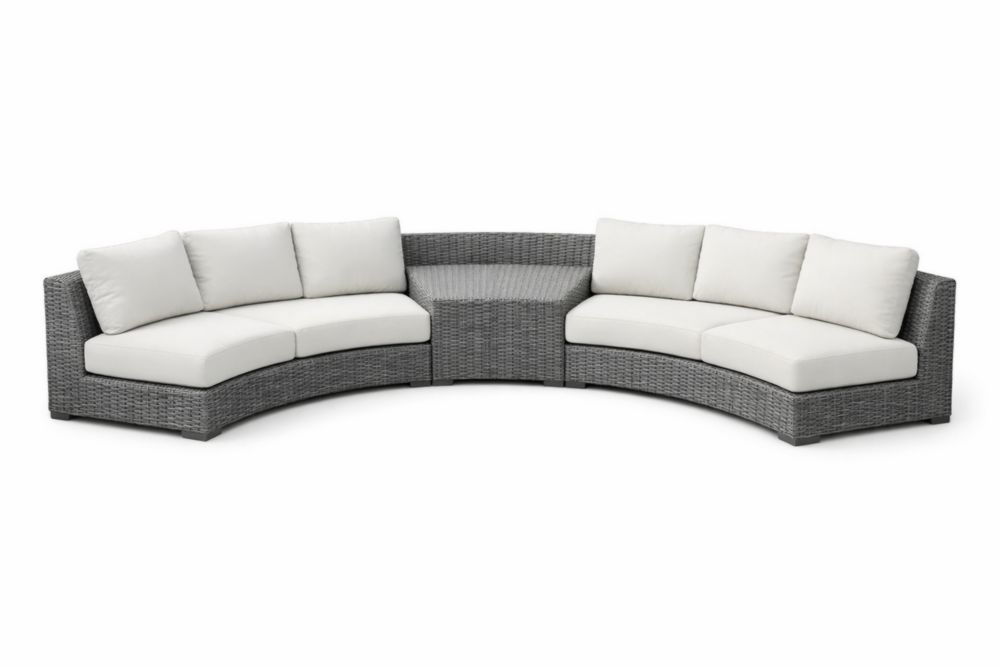 Divano modulare in rattan sintetico grigio con cuscini bianchi