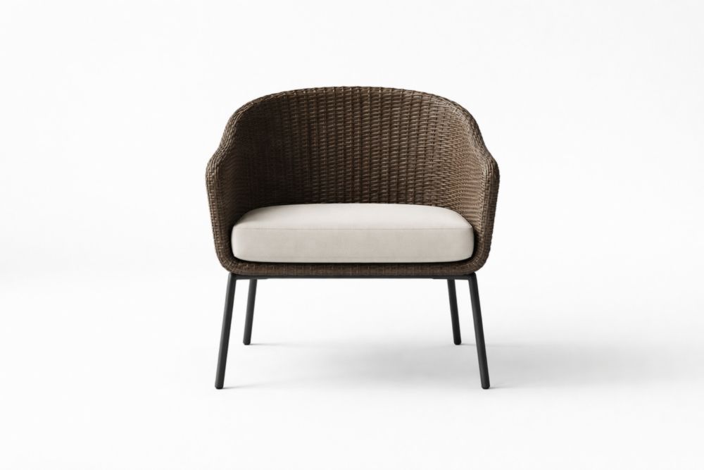 Poltrona in Rattan Sintetico Marrone con Cuscino in Tessuto Beige e Gambe in Acciaio Nero