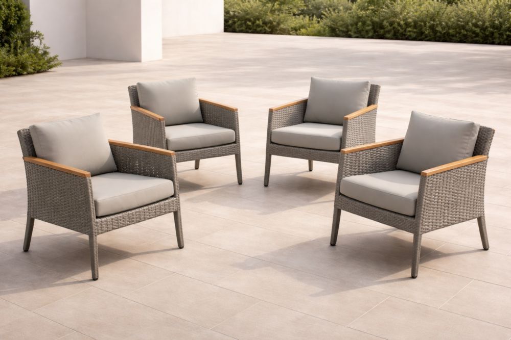 Set di 4 Poltrone da Esterno in Rattan Grigio con Braccioli in Legno e Cuscini Grigi