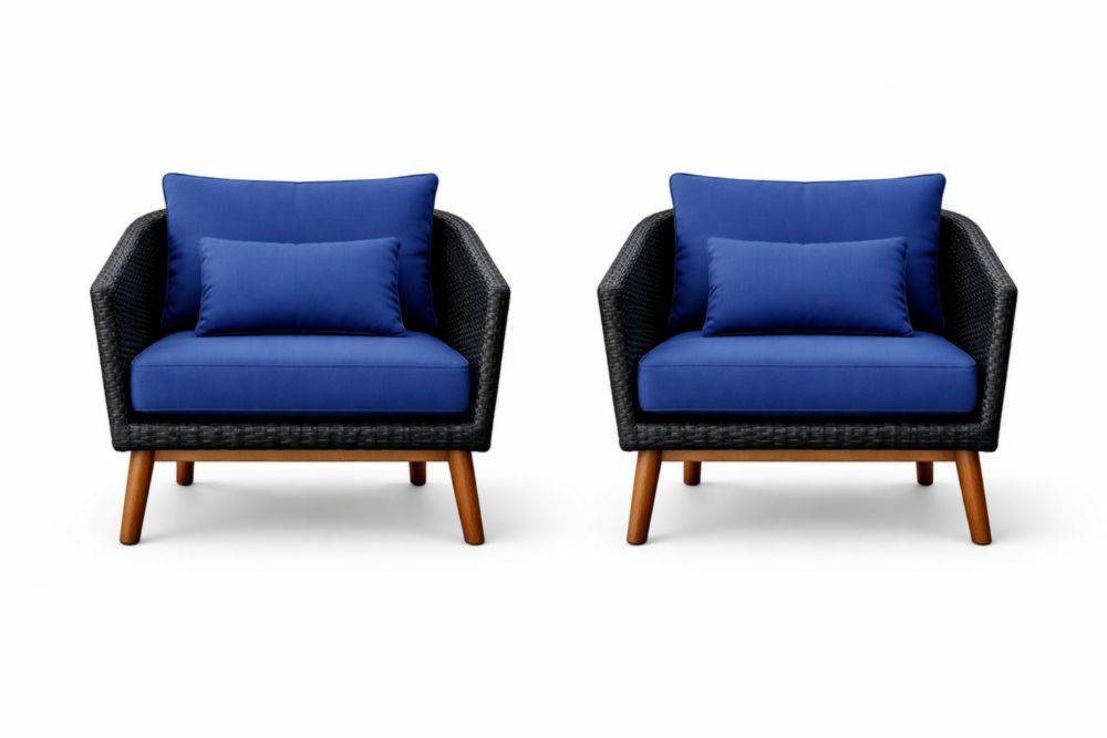 Paire de fauteuils en rotin avec coussins bleus en polyester