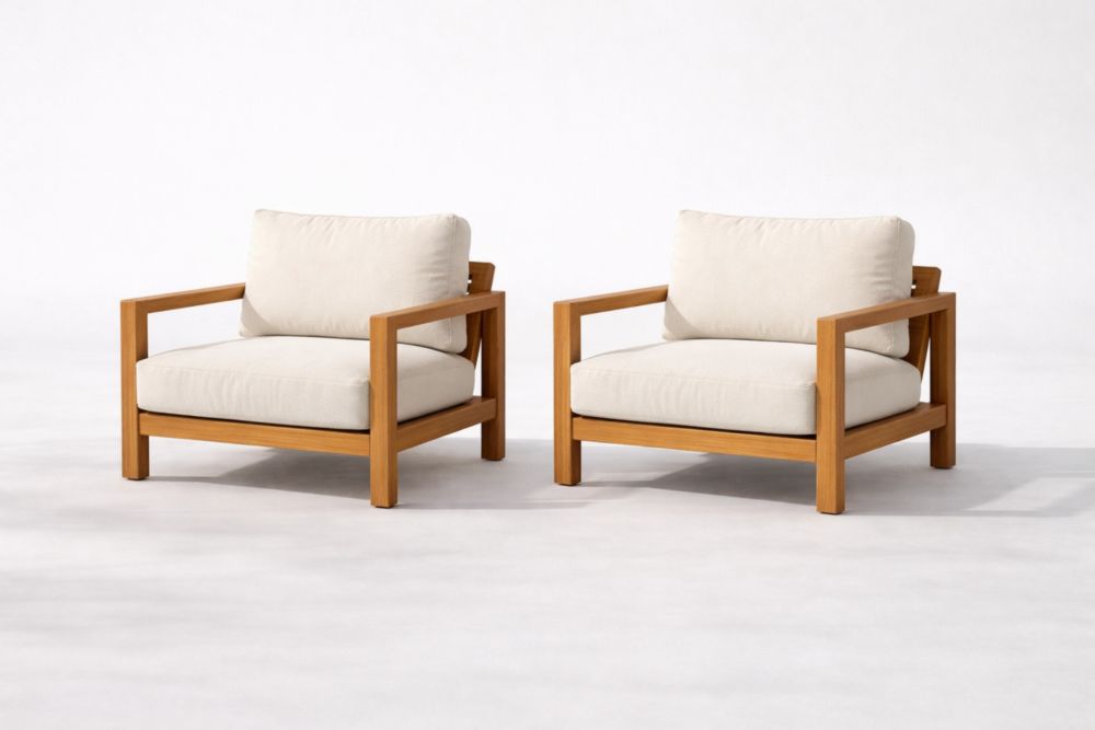 Lot de deux fauteuils en bois d'acacia avec coussins en tissu beige