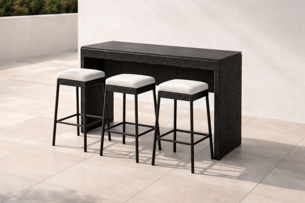 Ensemble de bar extérieur en résine tressée avec tabourets en acier et coussins blancs