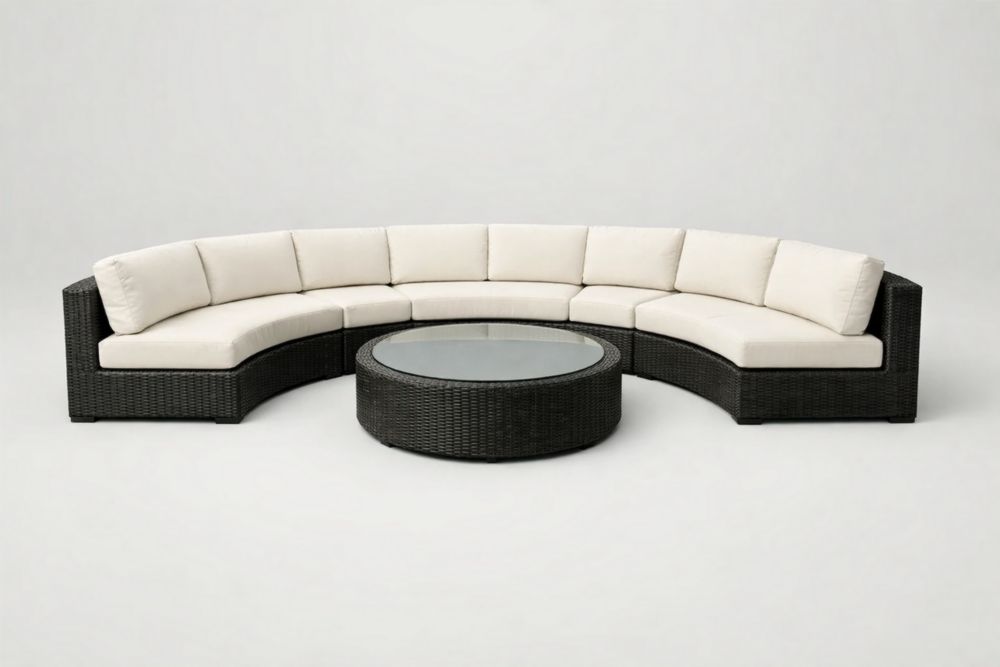 Ensemble de canapé d'extérieur en résine tressée noire avec coussins beiges et table basse en verre