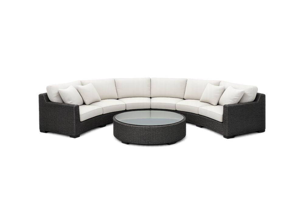 Canapé d'angle extérieur en résine rotin noire, coussins en polyester blanc, et table basse en verre trempé