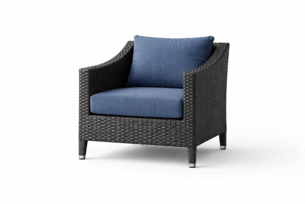 Fauteuil en résine tressée coussins bleus extérieur