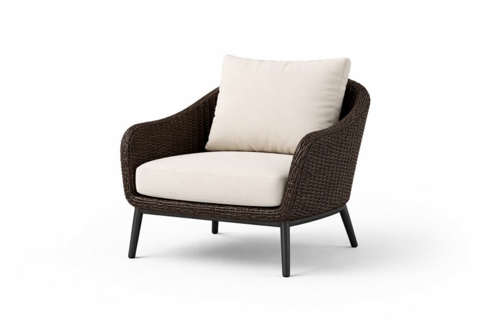 Fauteuil extérieur en résine tressée avec coussins en tissu crème