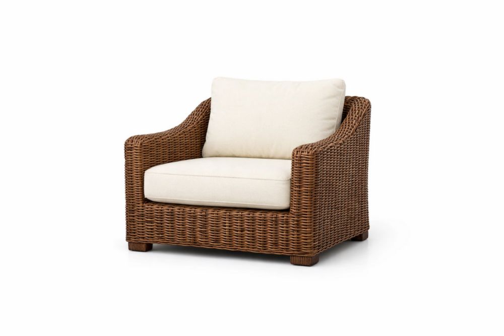 Fauteuil extérieur en osier avec coussins en tissu crème