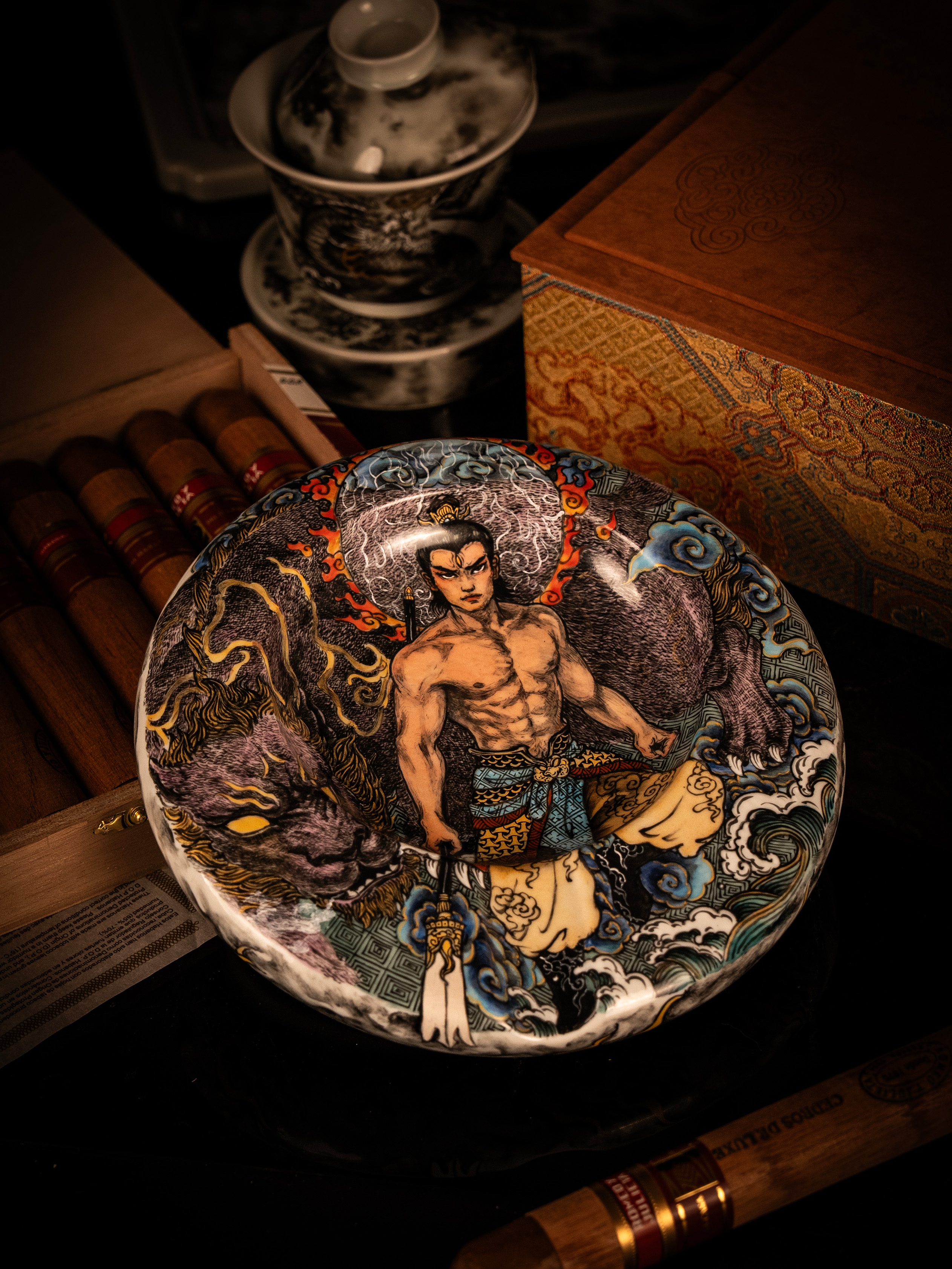 BUNCH "ZHENJUN" I Artisan Famille Rose Gold-Tracing Cigar Tray