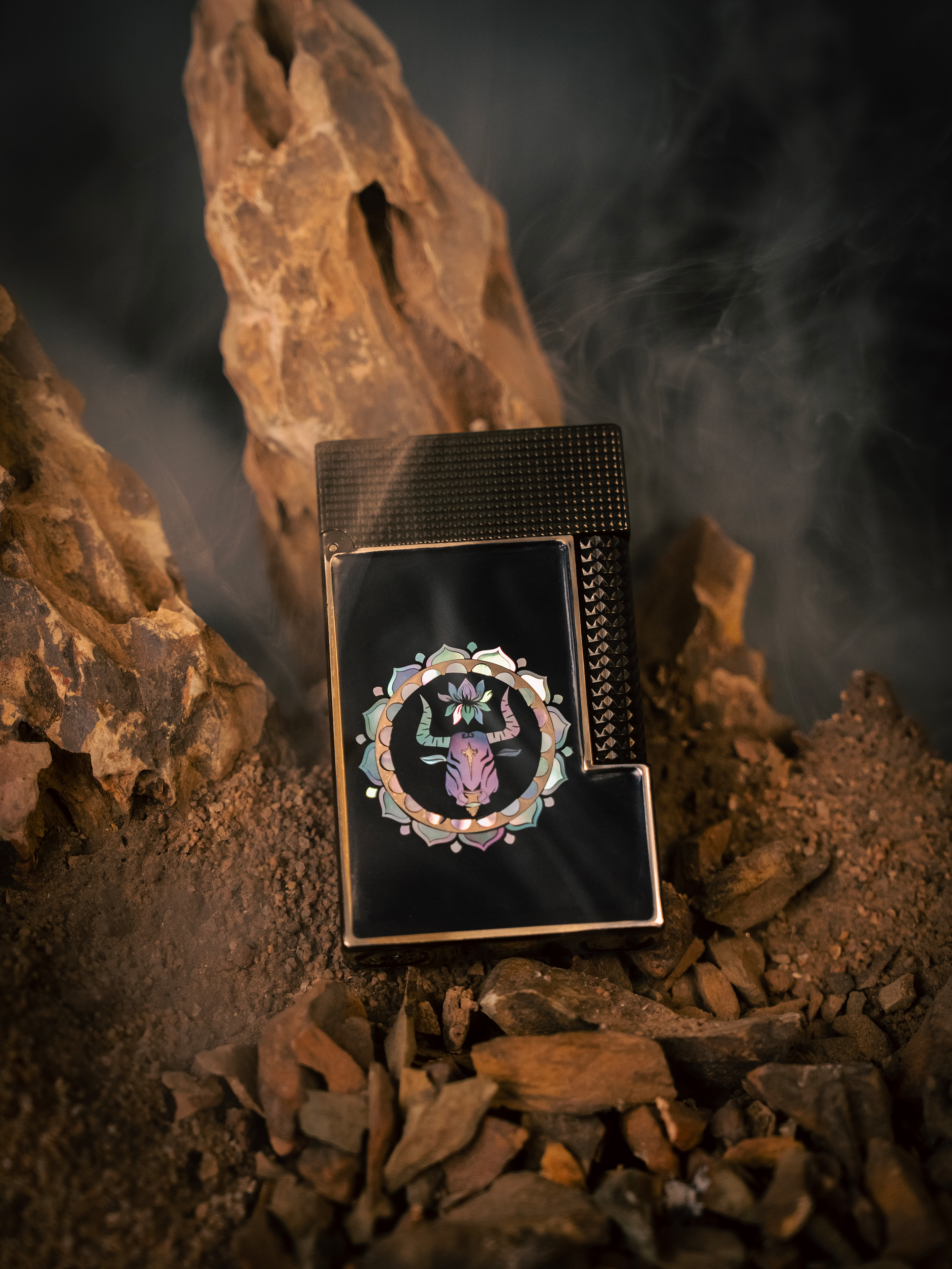 BUNCH "THE CELESTIAL OX" | Imperial Urushi Lacquer | Hand-Inlaid Mother-of-Pearl Masterpiece