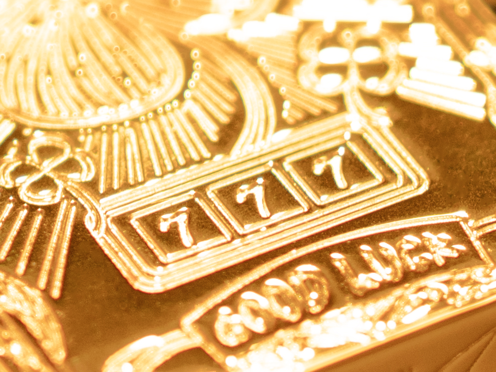 BUNCH "FORTUNE CLOVER" | Solid Brass Lucky 777 Engraved Luxury Lighter