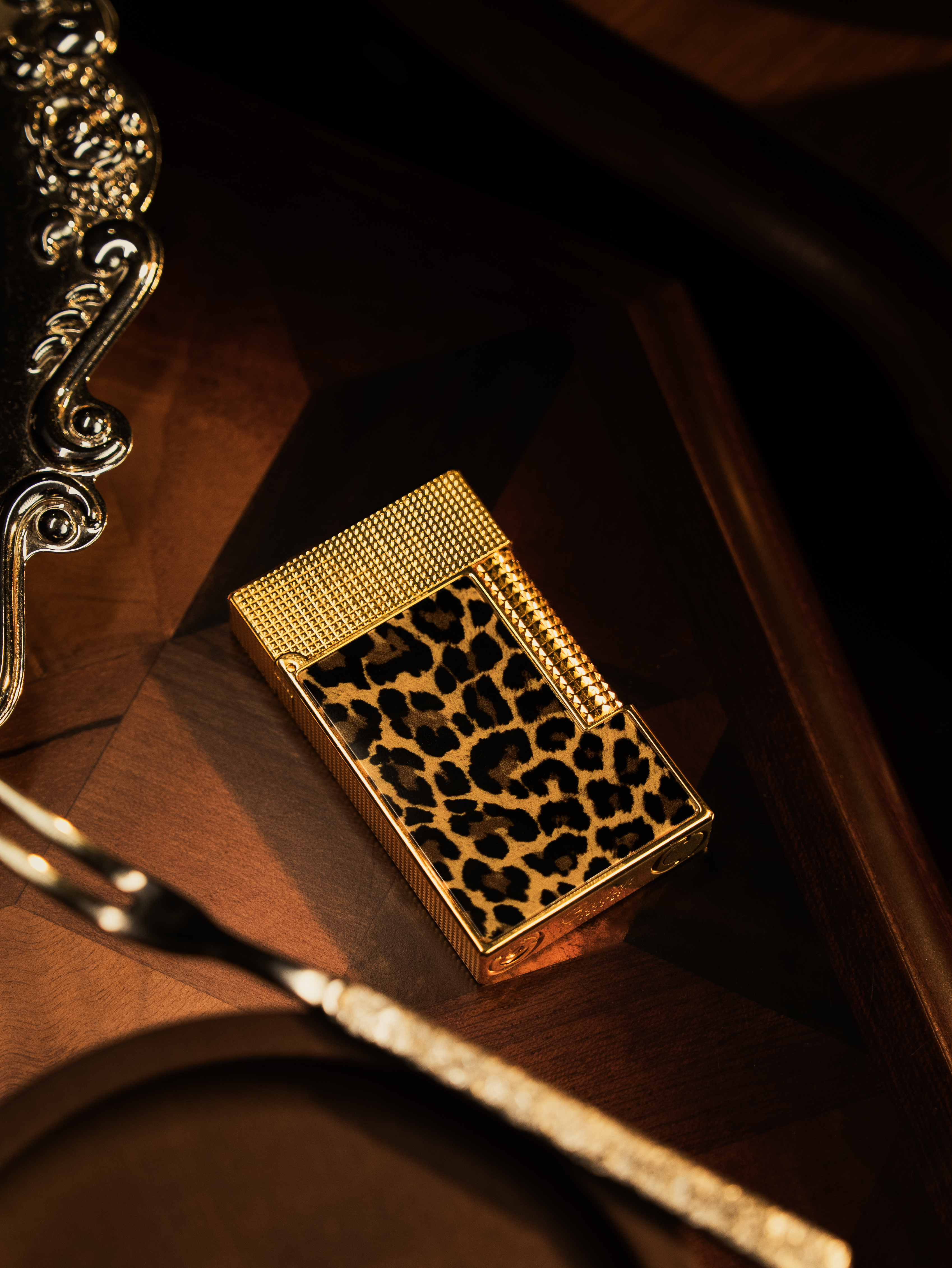 BUNCH "PREDATOR" | Industrial Sapphire Crystal Mirror | Ultra-Scratch Resistant | Solid Integrated Brass Core