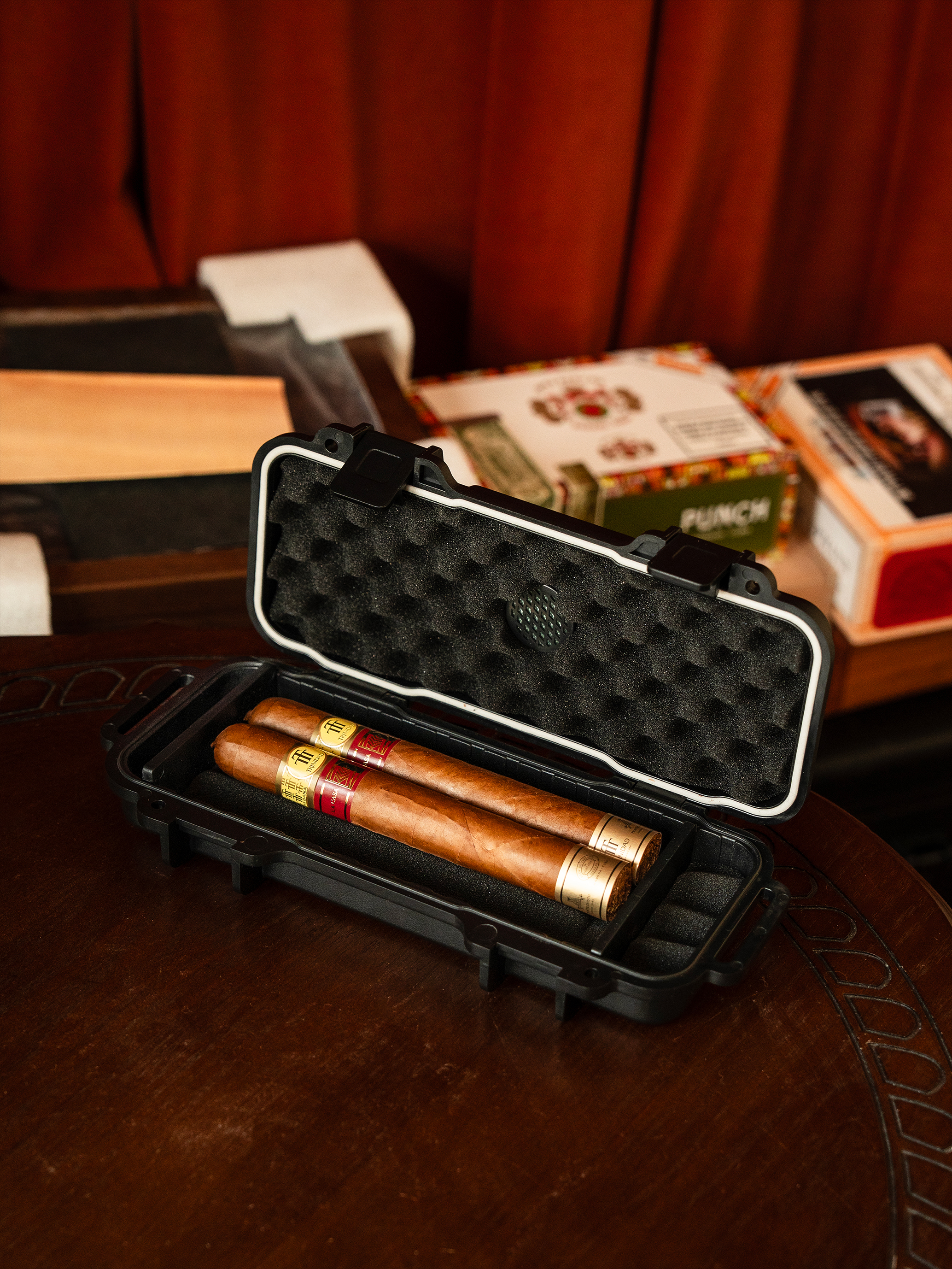 BUNCH "FORTRESS" | Portable Rugged Cigar Case | 4-Count Capacity (Up to 220mm) | Watertight & Crushproof ABS