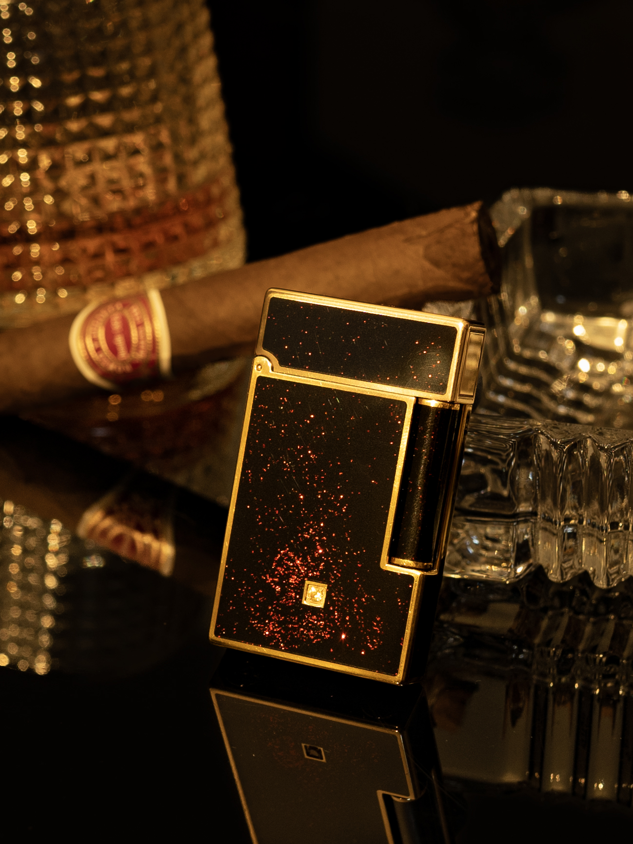 BUNCH "THE PROTAGONIST" | Authentic Chinese Lacquer & Gemstone Inlay | Integrated Brass Masterpiece