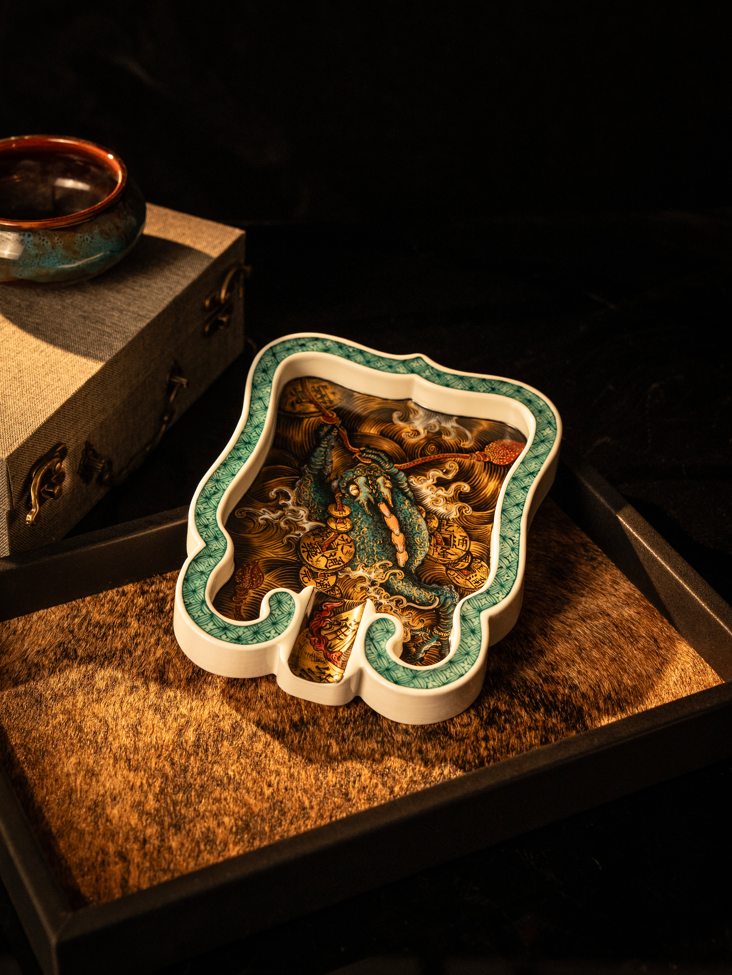 BUNCH "JIN CHAN" | Artisan Famille Rose Gold-Tracing Cigar Tray