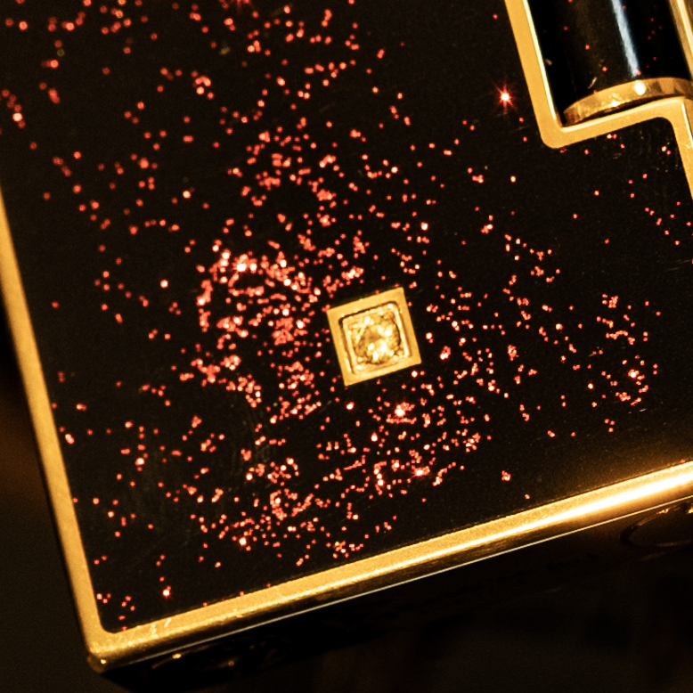 BUNCH "THE PROTAGONIST" | Authentic Chinese Lacquer & Gemstone Inlay | Integrated Brass Masterpiece