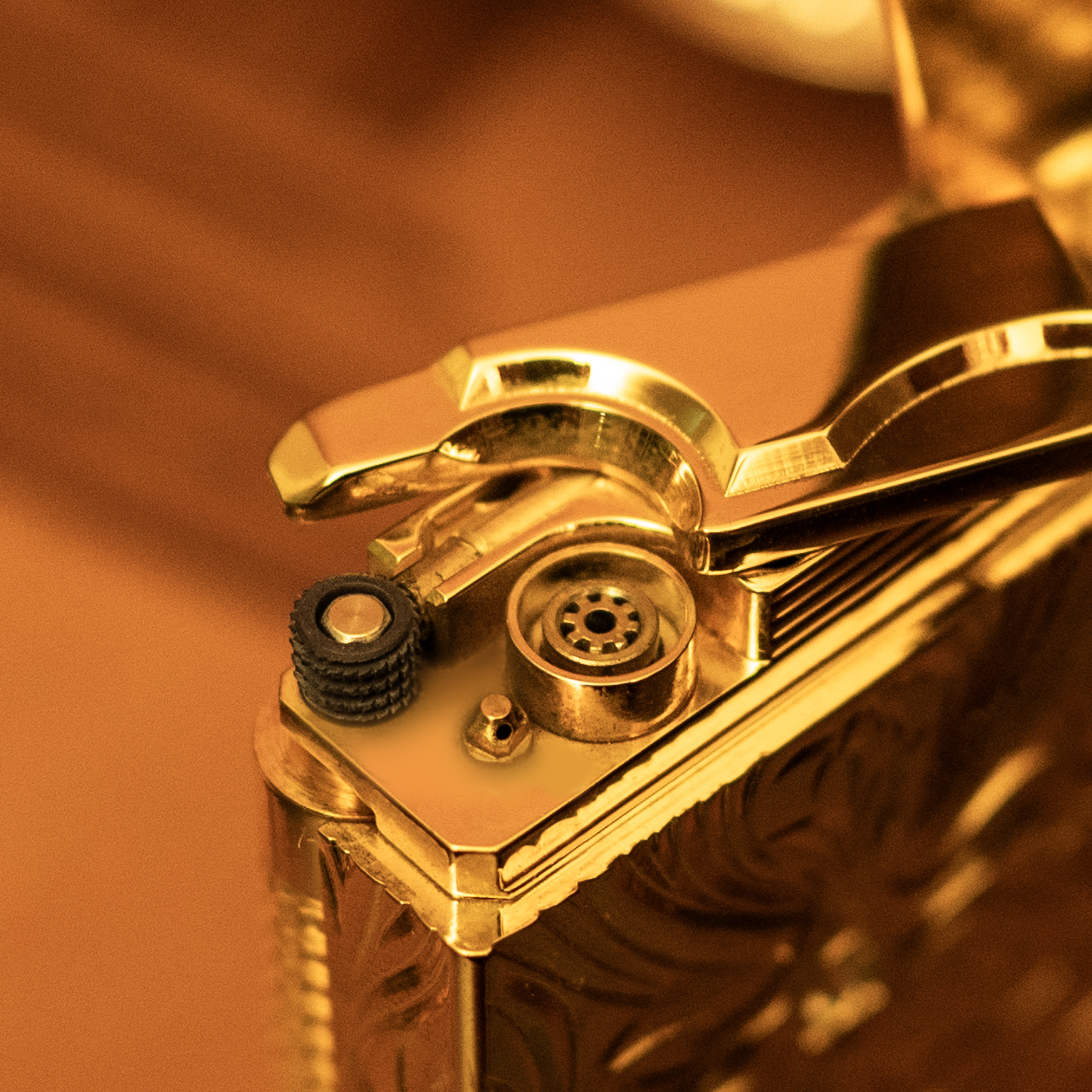 BUNCH "EMERALD DREAM 2.0" | Dual-Flame System | 3 Unique Artisan Styles | 100% Hand-Engraved | Iconic Resonant "Ping"