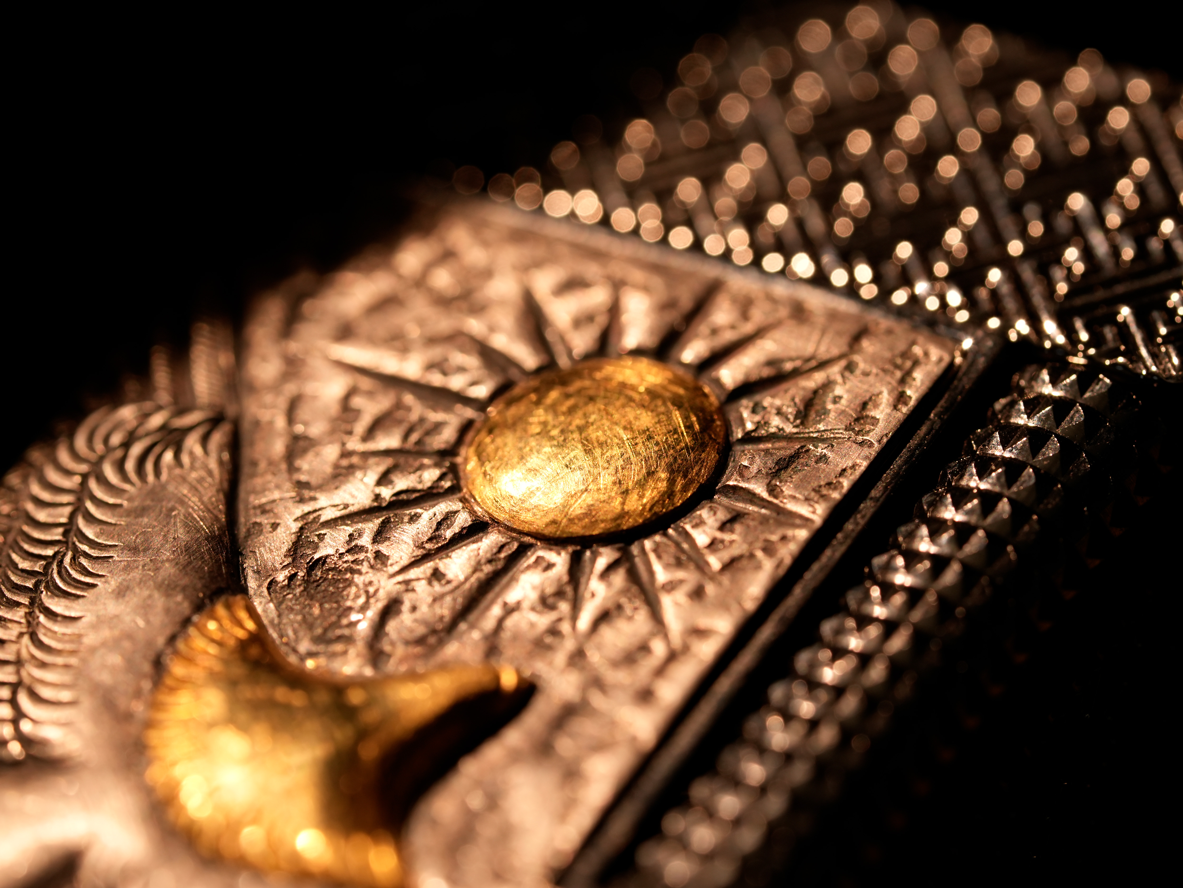 BUNCH "Eagle Chasing the Sun" | Hand-Engraved S925 Silver & 24K Gold Inlay Dual-Flame Luxury Lighter