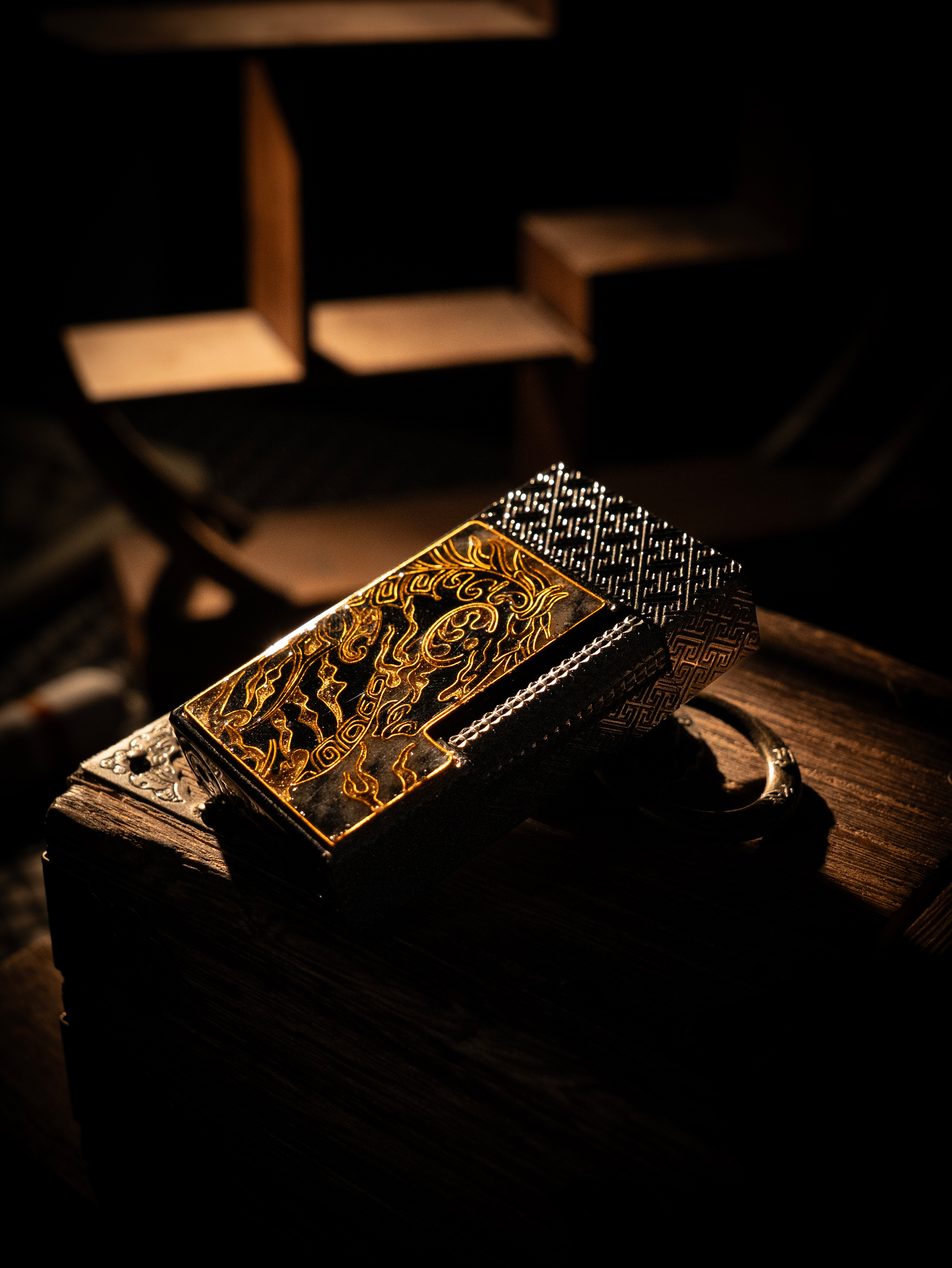 BUNCH "GOLDEN MANE" | Cloisonné Enamel Fine Art Lighter
