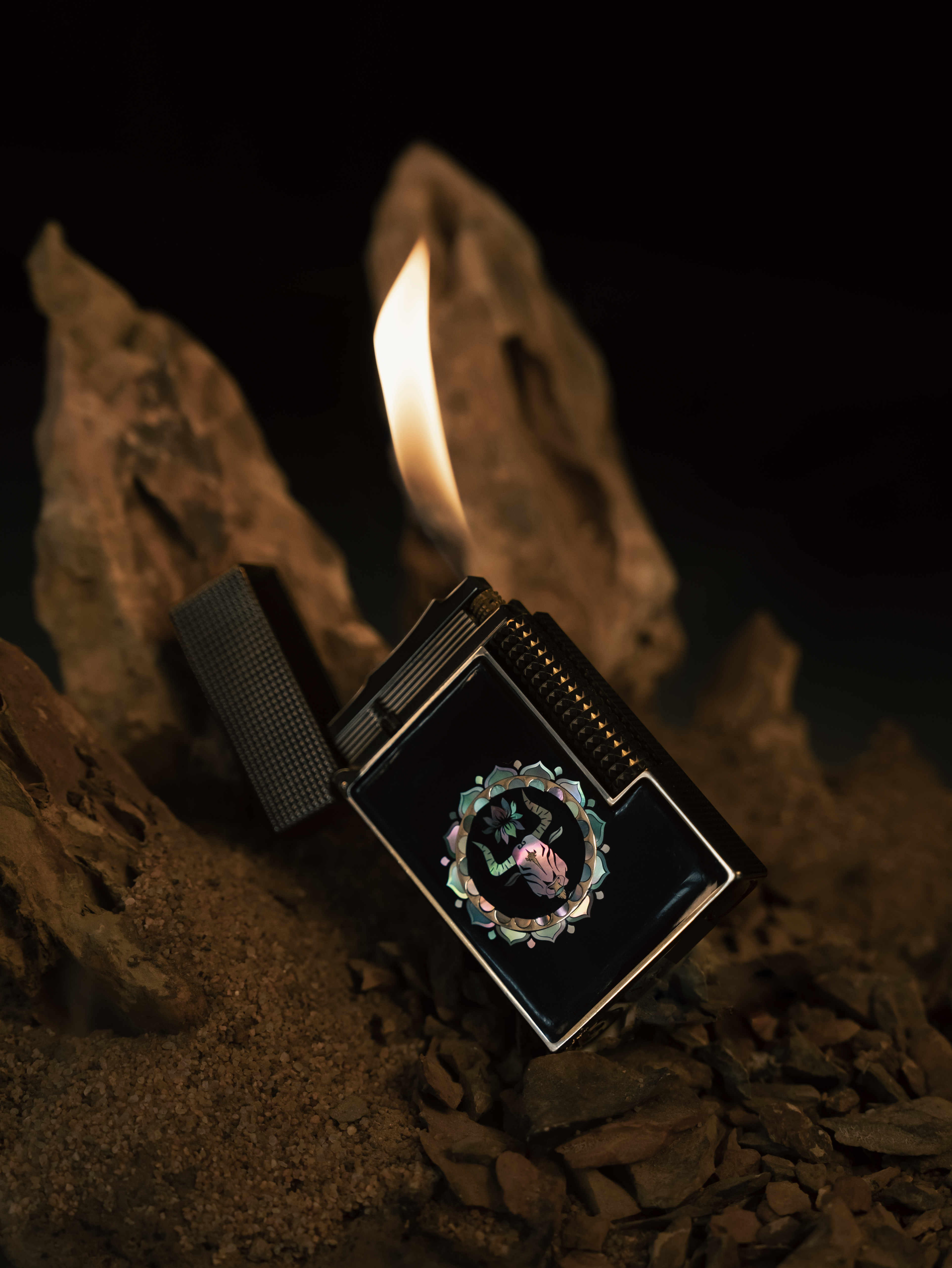 BUNCH "THE CELESTIAL OX" | Imperial Urushi Lacquer | Hand-Inlaid Mother-of-Pearl Masterpiece