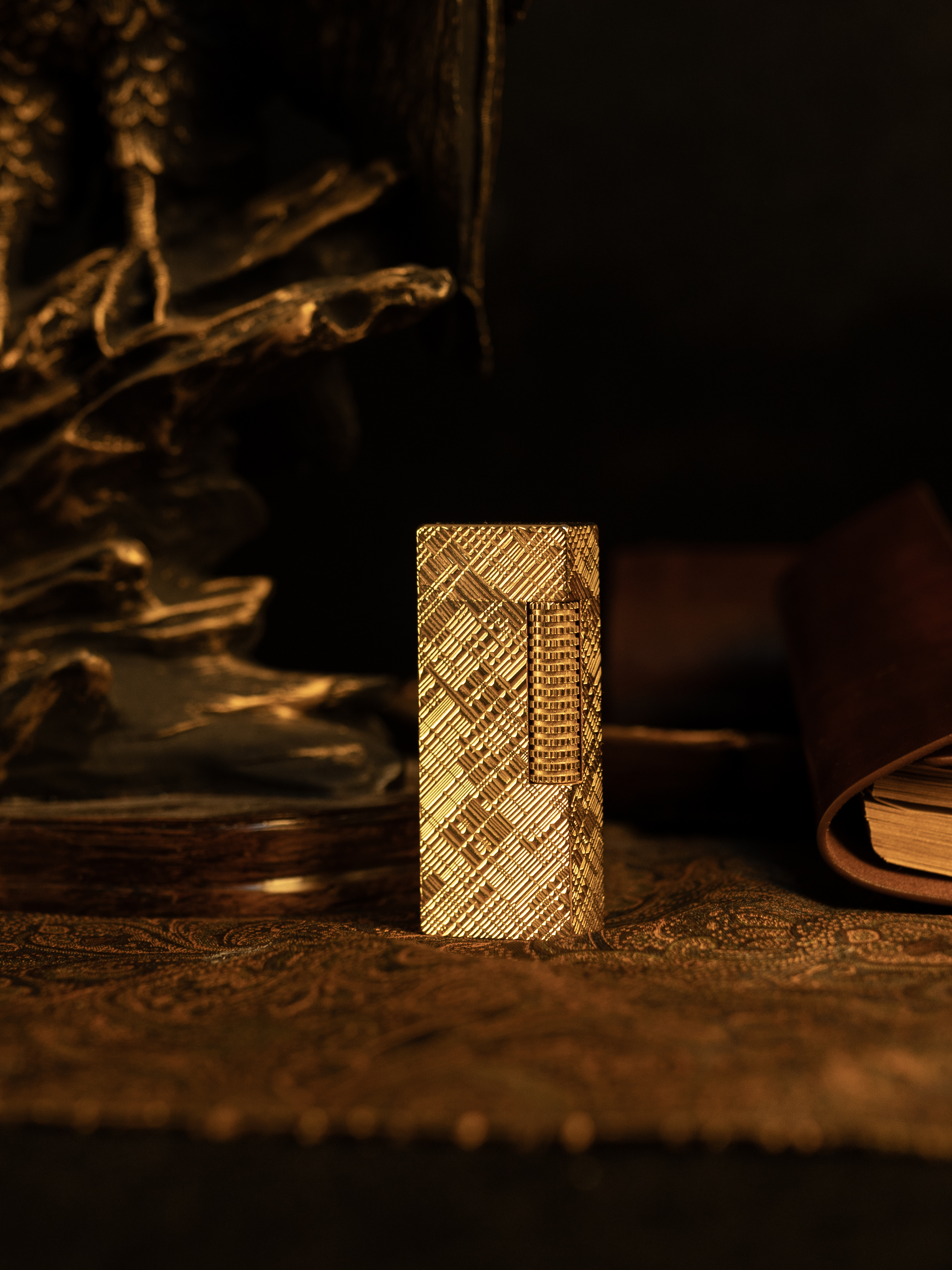 BUNCH "THE STRATEGIST" | Cross-Hatch Precision Texture | Philosophy of Rationality & Order