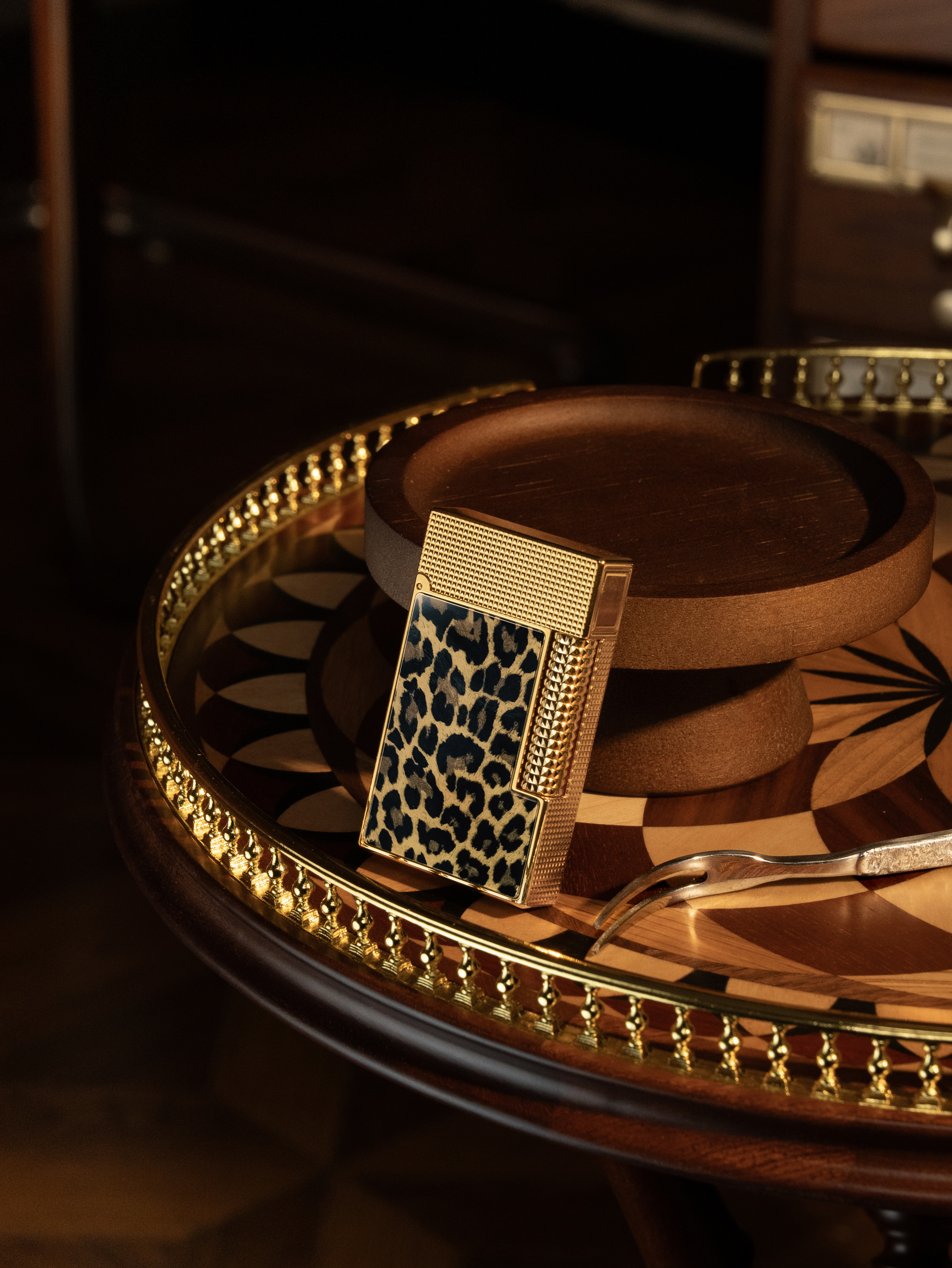 BUNCH "PREDATOR" | Industrial Sapphire Crystal Mirror | Ultra-Scratch Resistant | Solid Integrated Brass Core