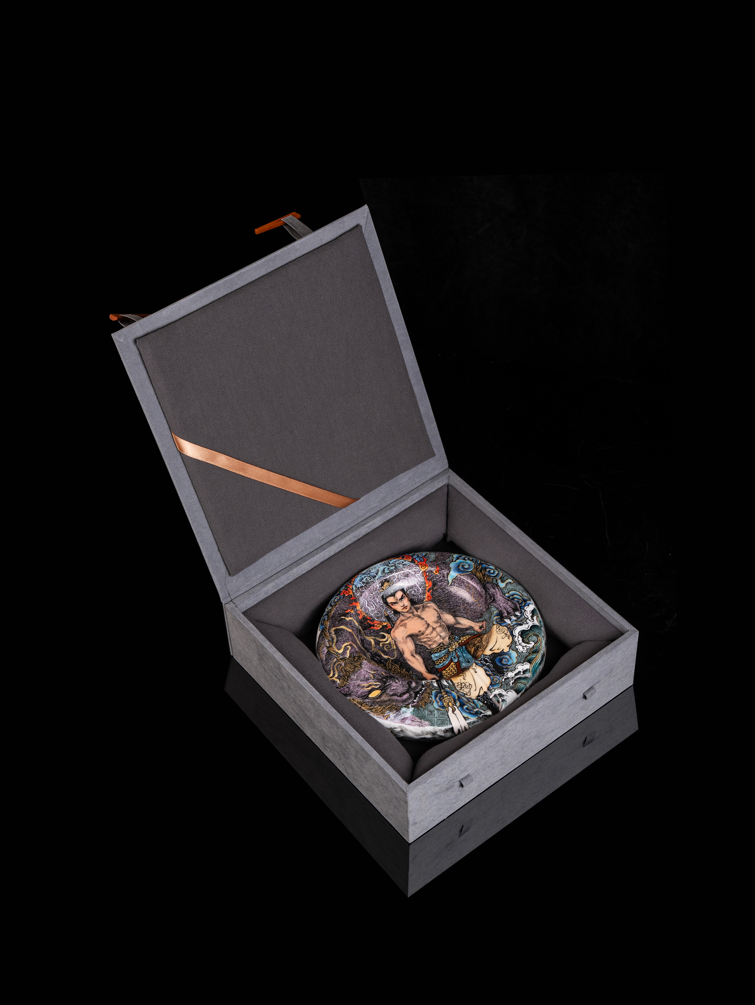 BUNCH "ZHENJUN" I Artisan Famille Rose Gold-Tracing Cigar Tray