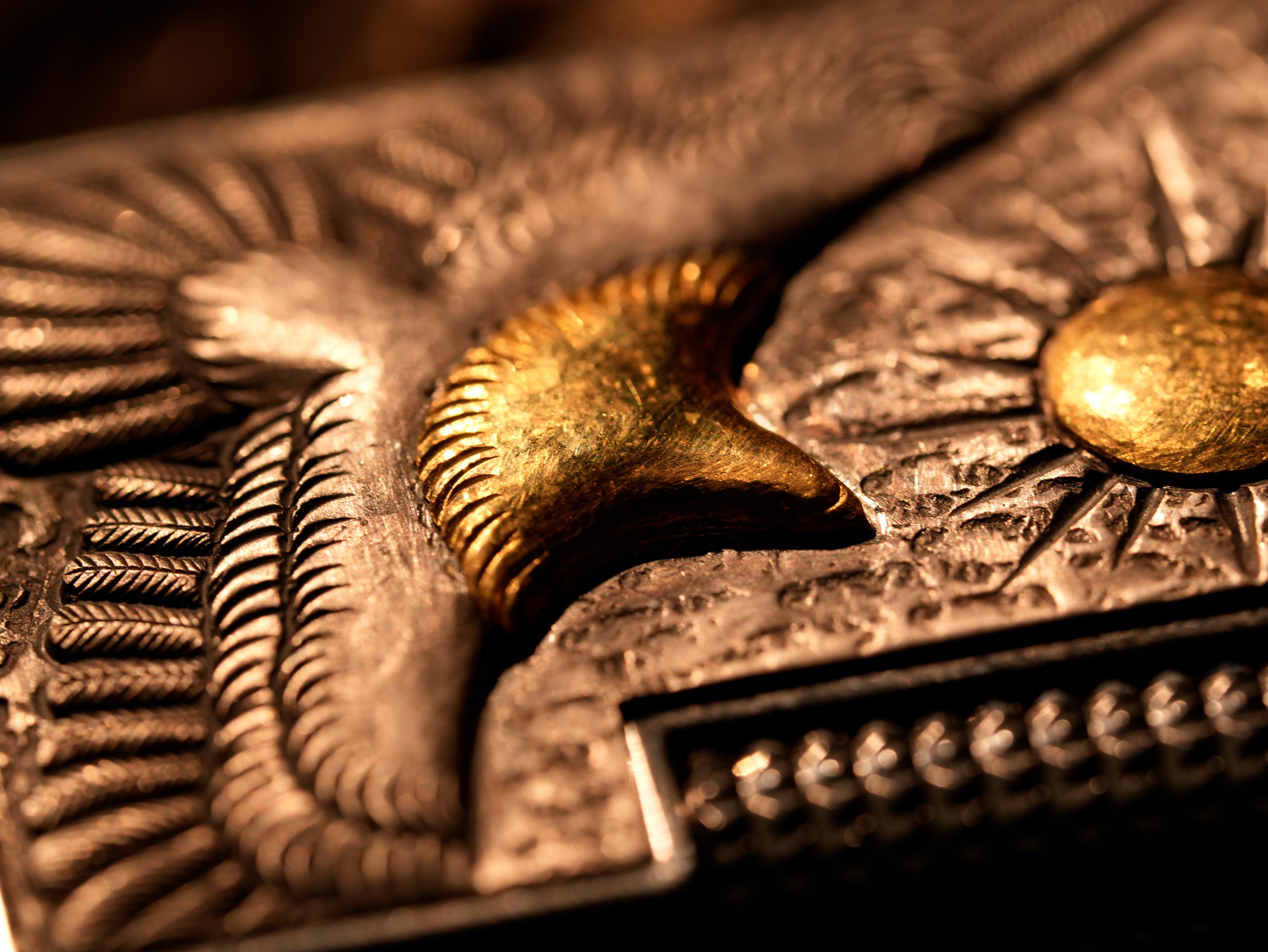 BUNCH "Eagle Chasing the Sun" | Hand-Engraved S925 Silver & 24K Gold Inlay Dual-Flame Luxury Lighter