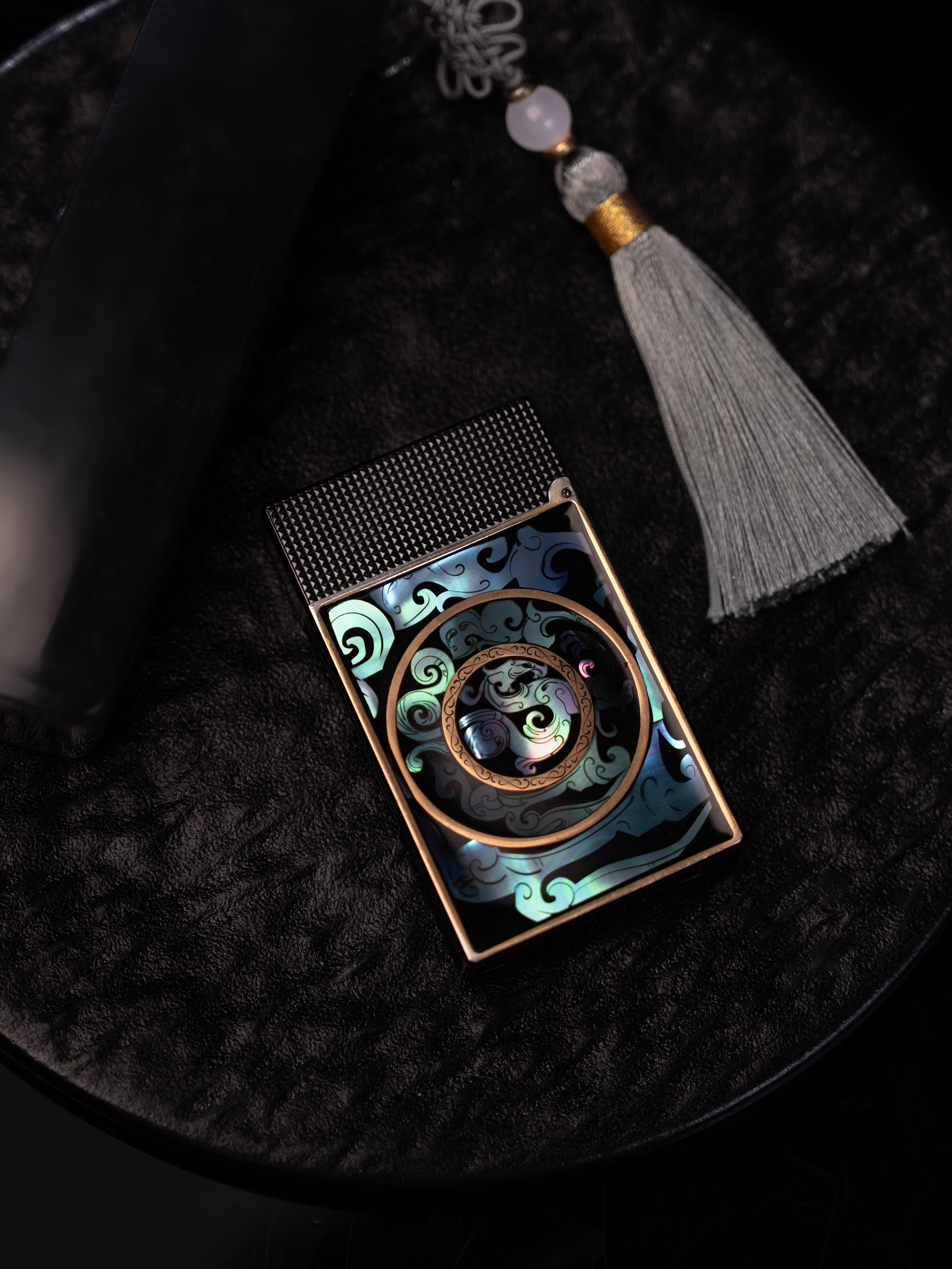 BUNCH "NOCTURNAL DRAGON" | Imperial Urushi Lacquer | Hand-Inlaid Mother-of-Pearl Masterpiece