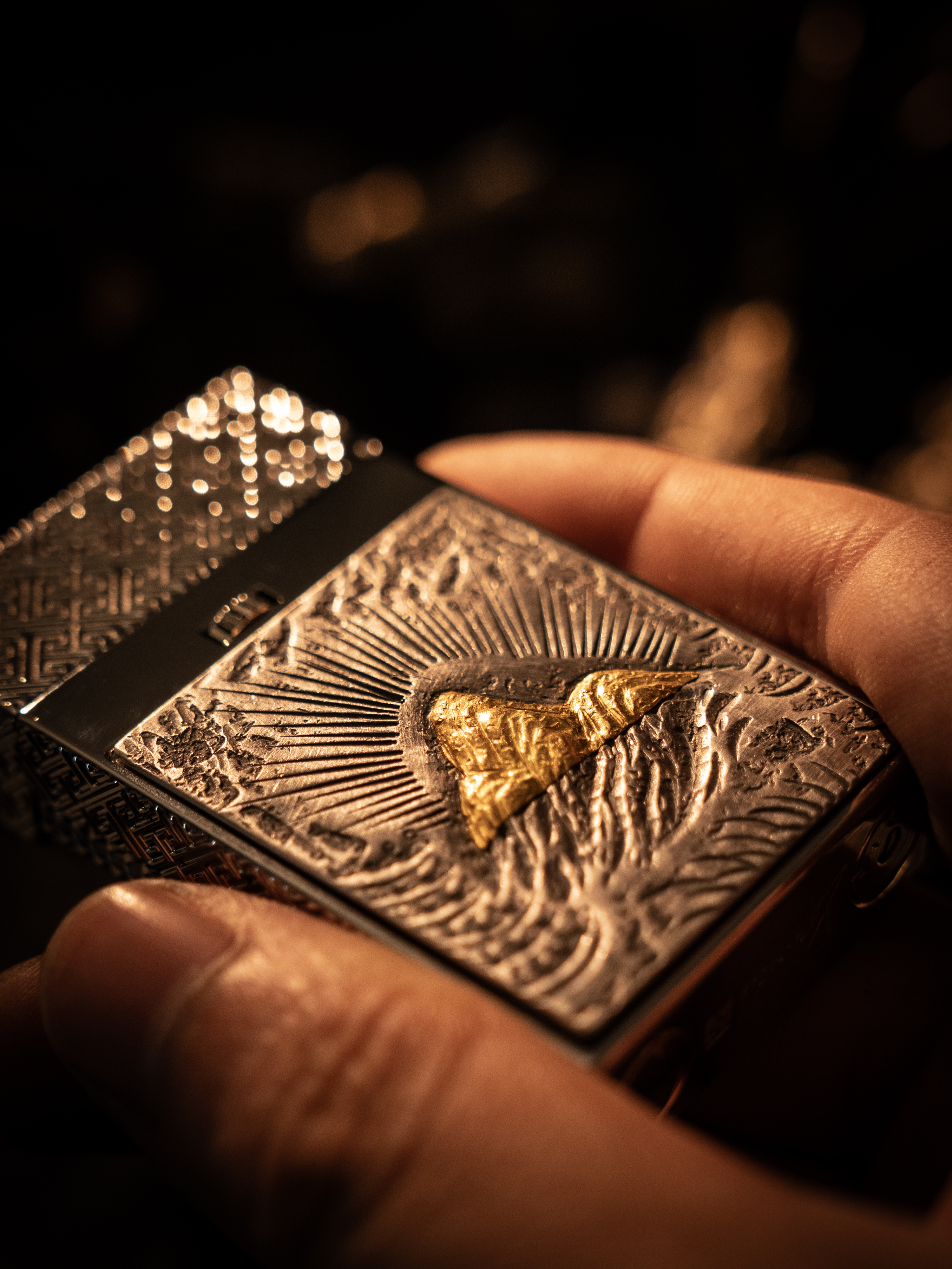 BUNCH "Eagle Chasing the Sun" | Hand-Engraved S925 Silver & 24K Gold Inlay Dual-Flame Luxury Lighter
