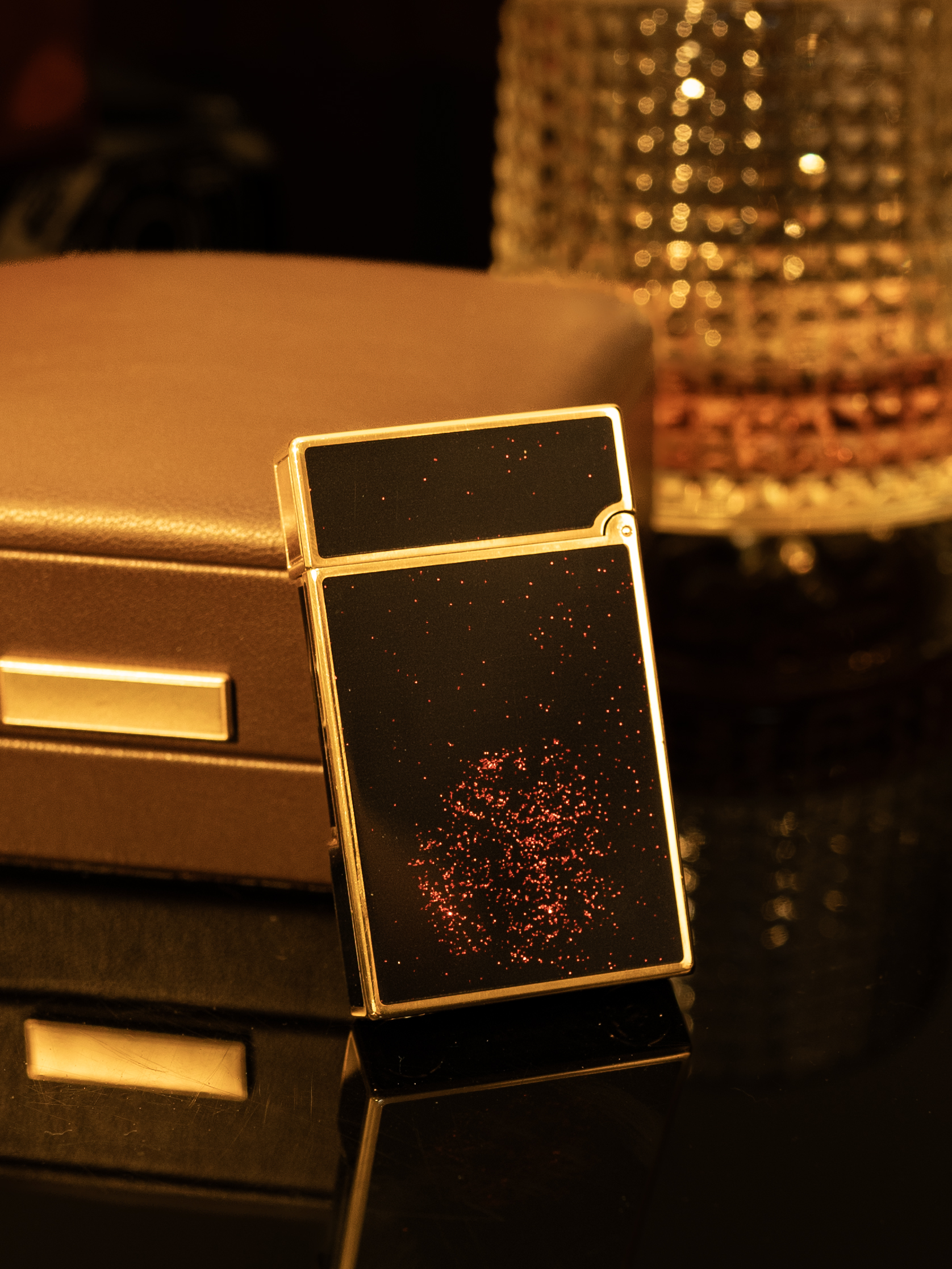 BUNCH "THE PROTAGONIST" | Authentic Chinese Lacquer & Gemstone Inlay | Integrated Brass Masterpiece