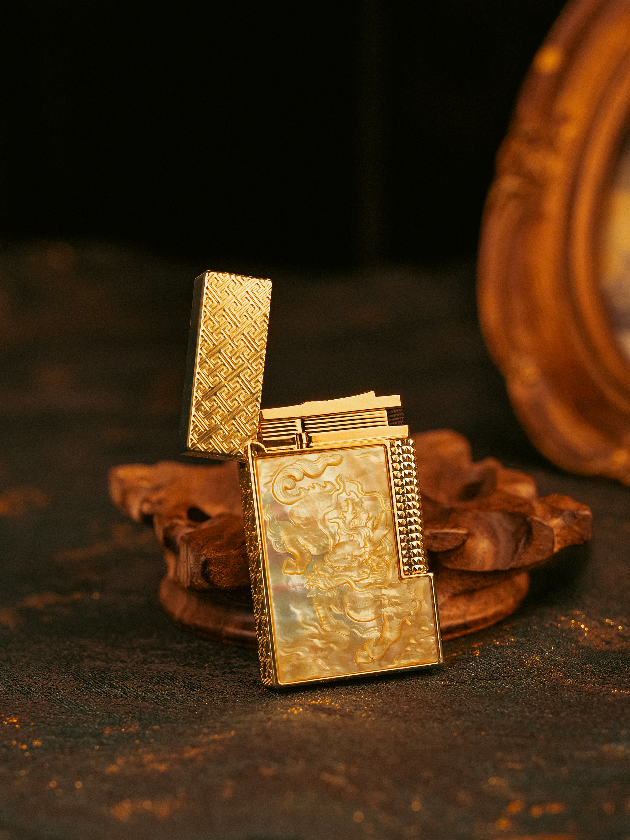 BUNCH "QILIN" | 3D Mother of Pearl Relief | The Symbol of Auspiciousness | Solid Integrated Brass Core