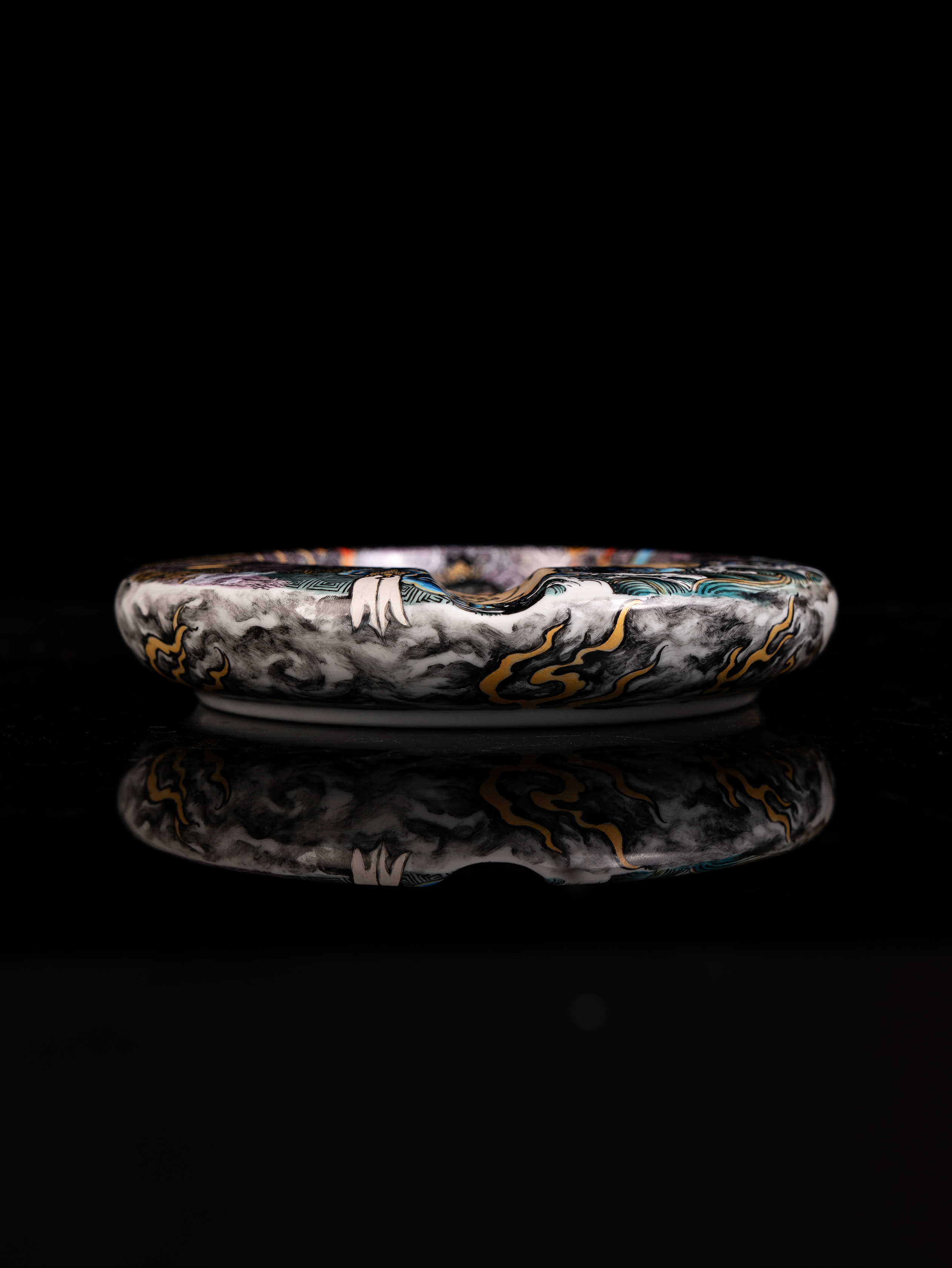 BUNCH "ZHENJUN" I Artisan Famille Rose Gold-Tracing Cigar Tray