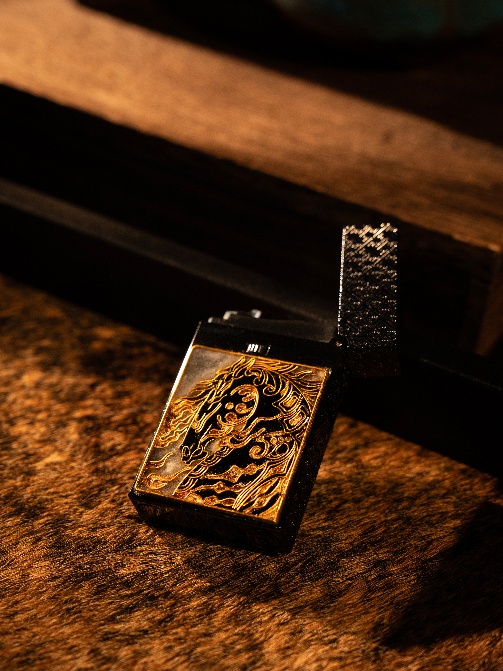 BUNCH "GOLDEN MANE" | Cloisonné Enamel Fine Art Lighter