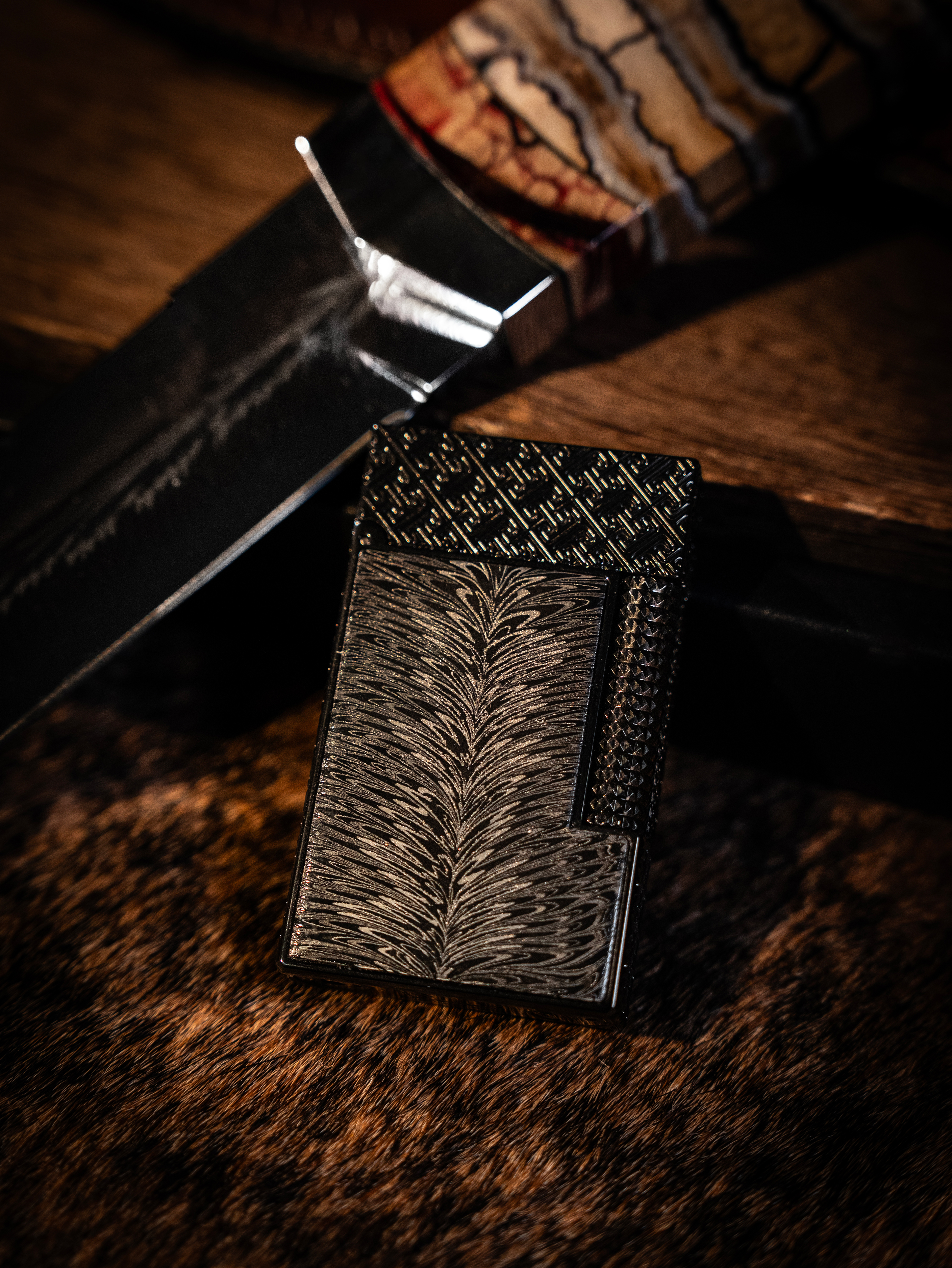 BUNCH "FEATHERED SATIN" | Hand-Forged Feather-Pattern Damascus Lighter